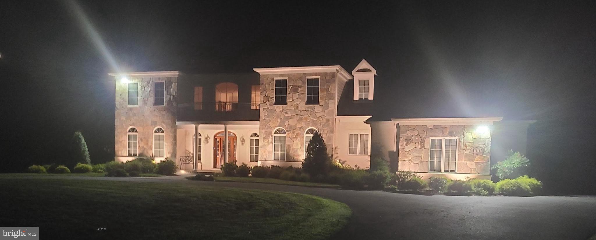 POTOMAC OUTSIDE - Residential