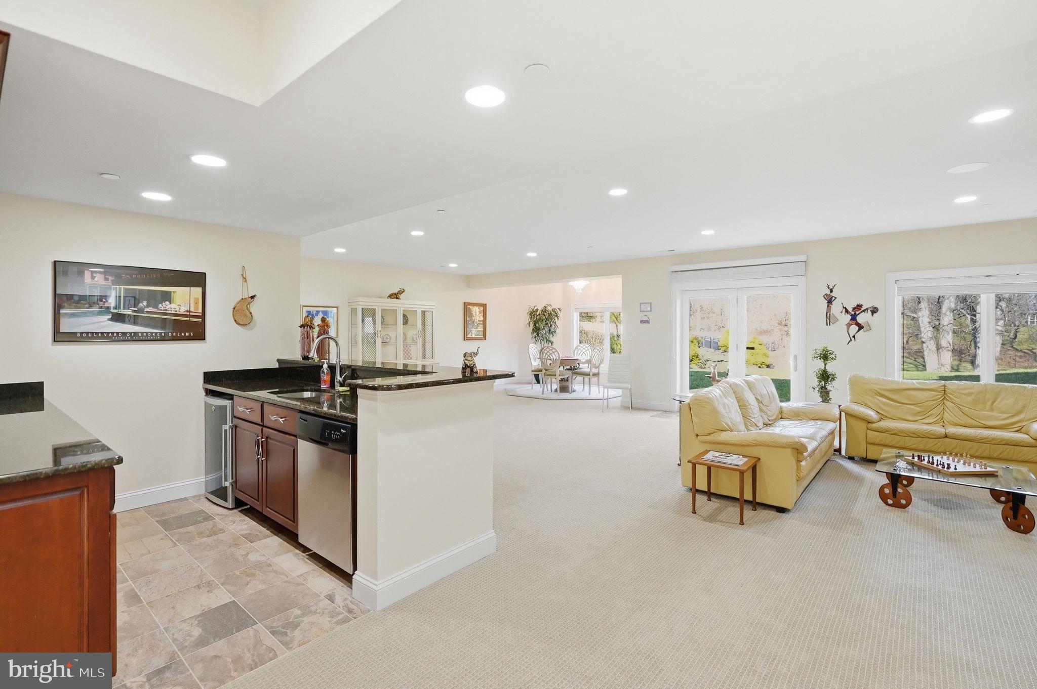 POTOMAC OUTSIDE - Residential