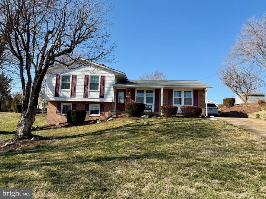 Professional pictures coming soon!! NO  HOA!! 4 bedroom 2.5 bath Split level that is priced to sell! Upgrades include flooring,, granite counters, freshly painted, patio, newer windows. woodburning fireplace, Kitchen appliances and much more! Also zoned for Forest Park High School..

Please give 2 hour notice for showings..