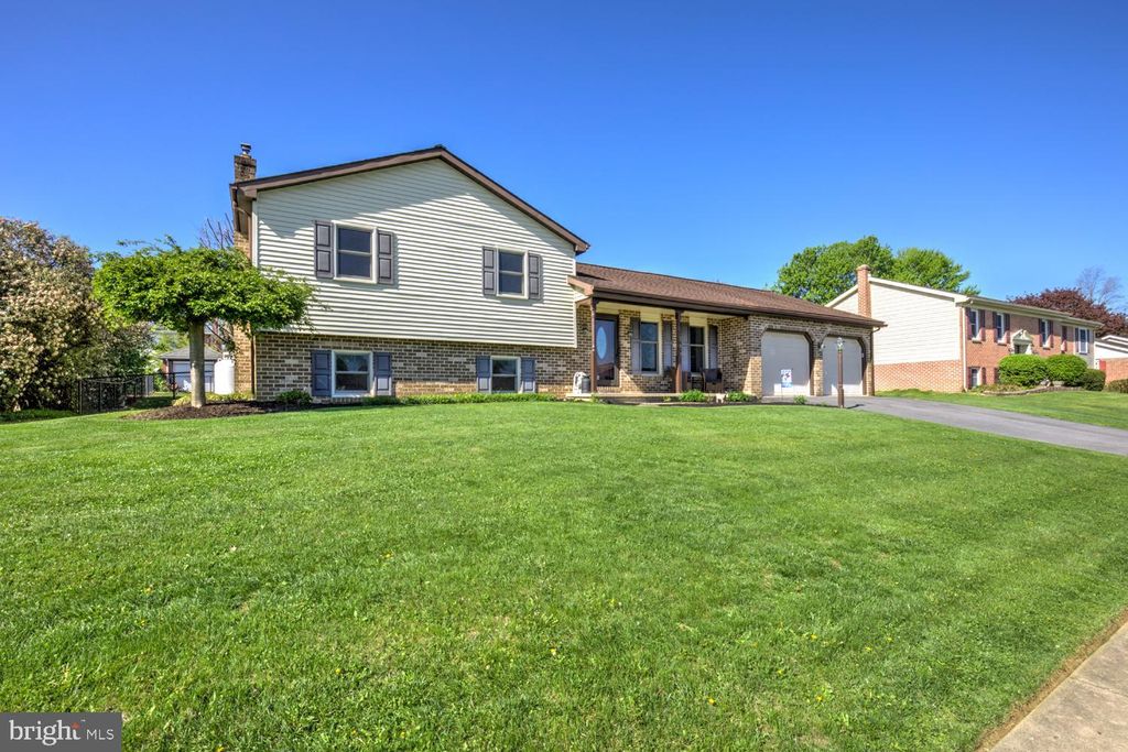 Photo of 916 Dawn Avenue, EPHRATA, PA 17522 (MLS # PALA2086822)