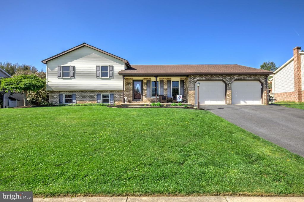 Photo of 916 Dawn Avenue, EPHRATA, PA 17522 (MLS # PALA2086822)