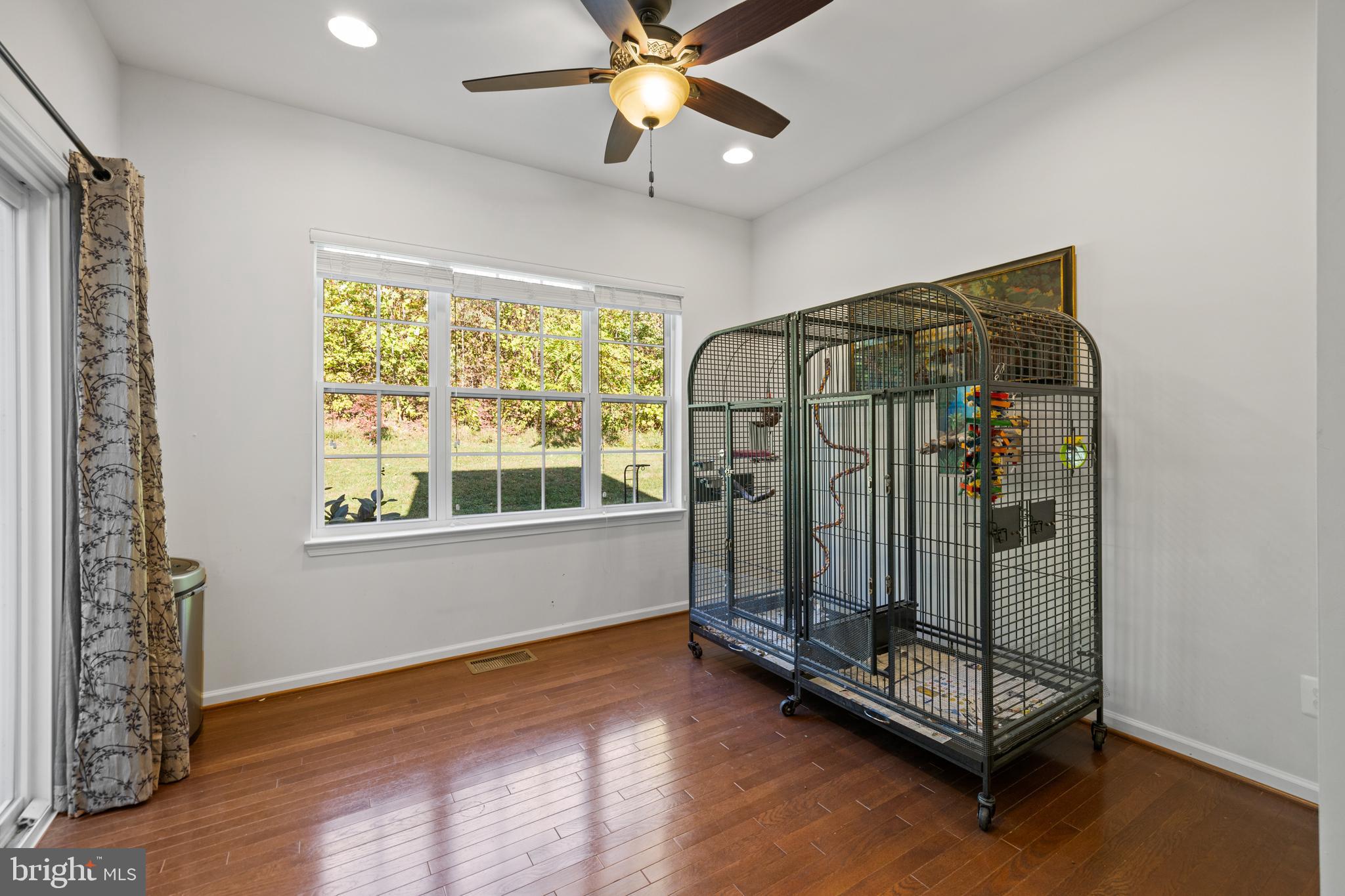 HOLLY WOODS - Residential