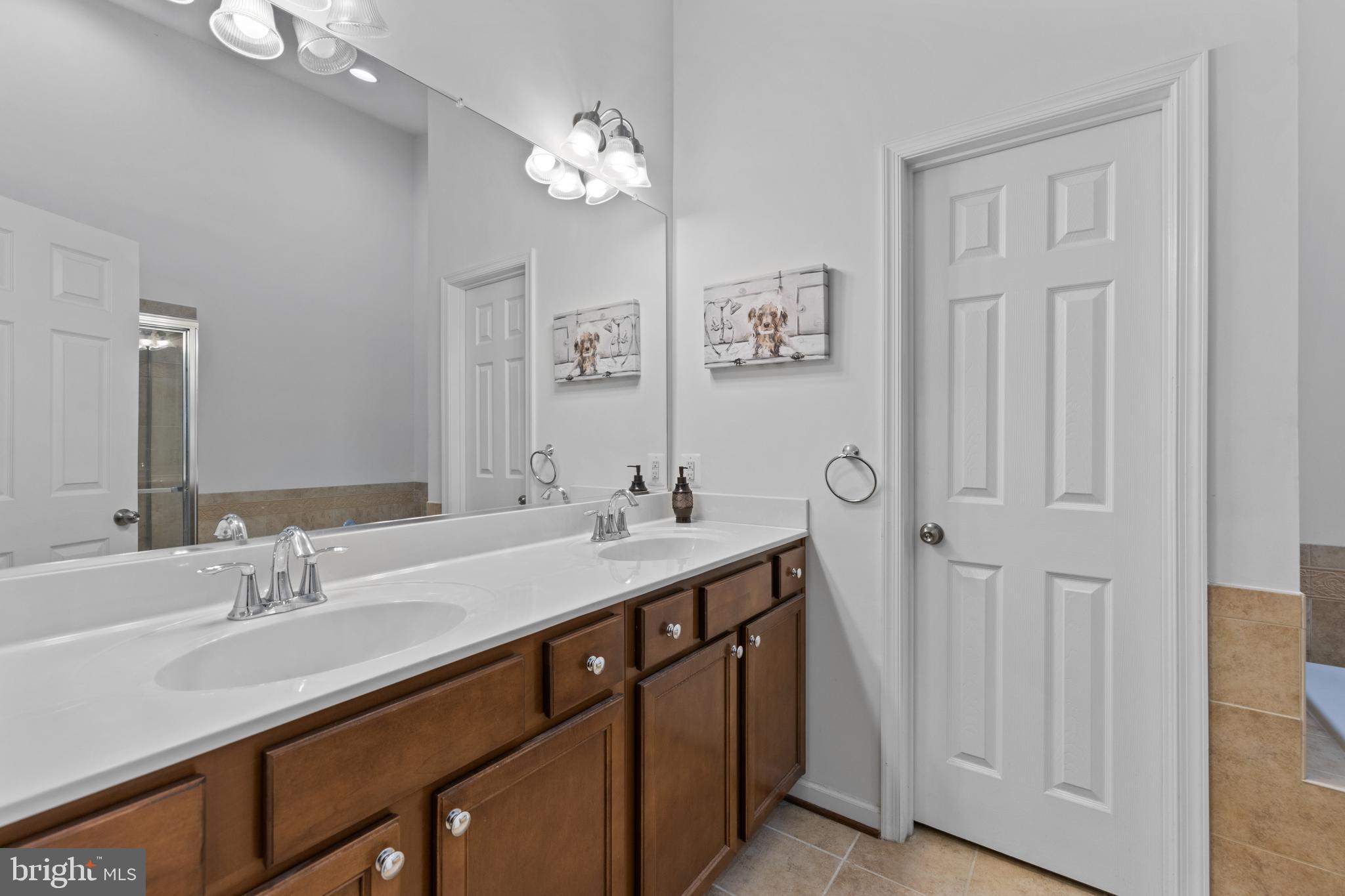 HOLLY WOODS - Residential