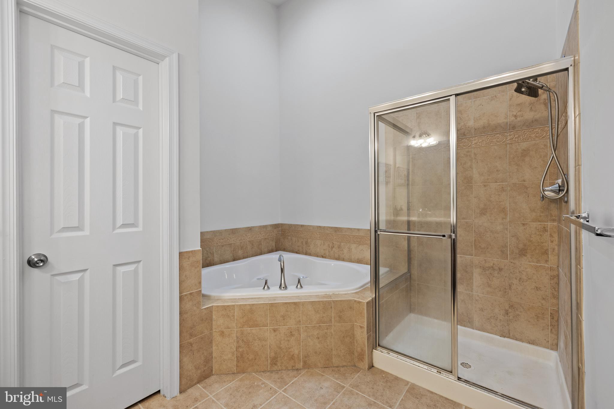 HOLLY WOODS - Residential