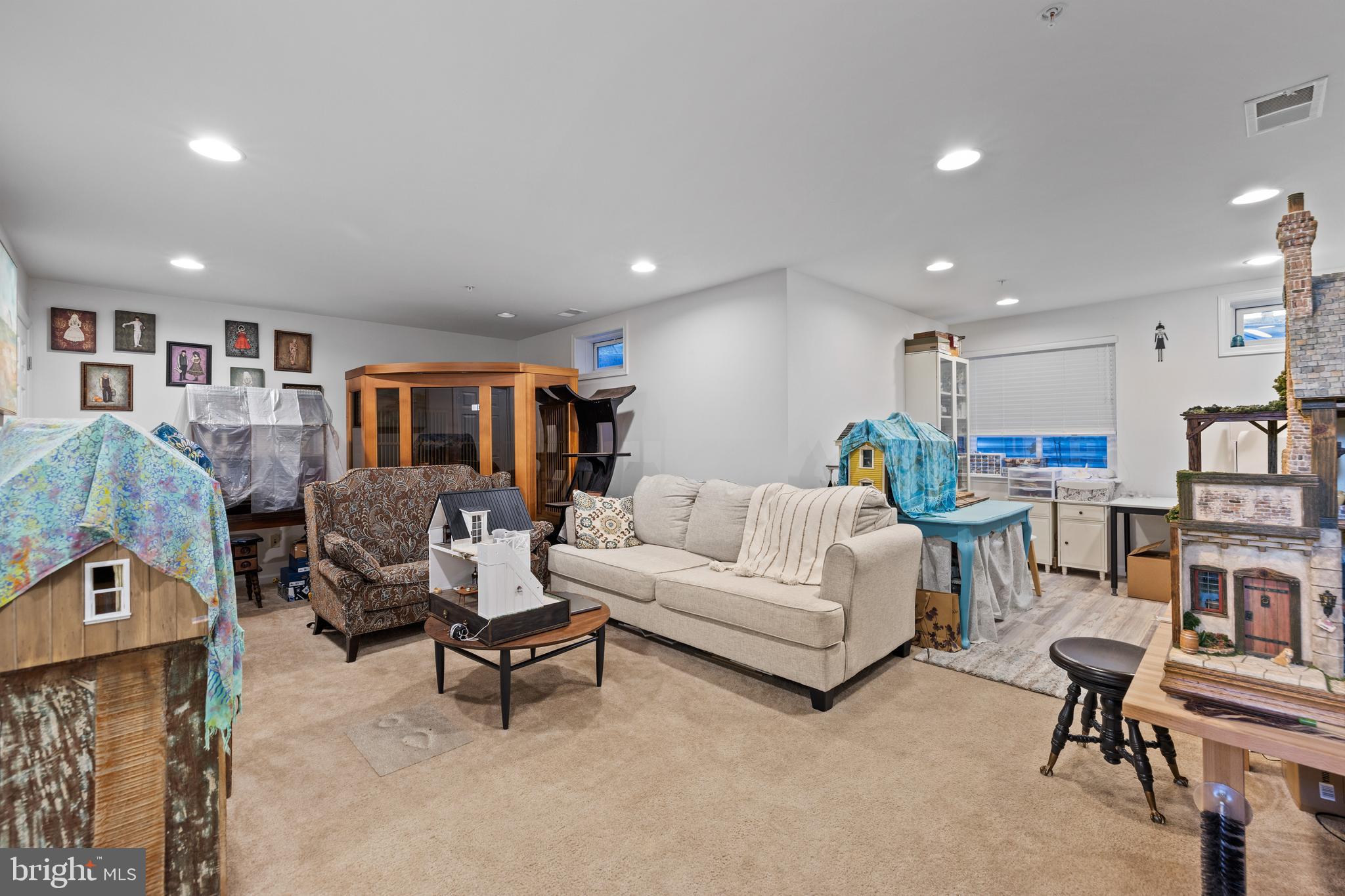 HOLLY WOODS - Residential