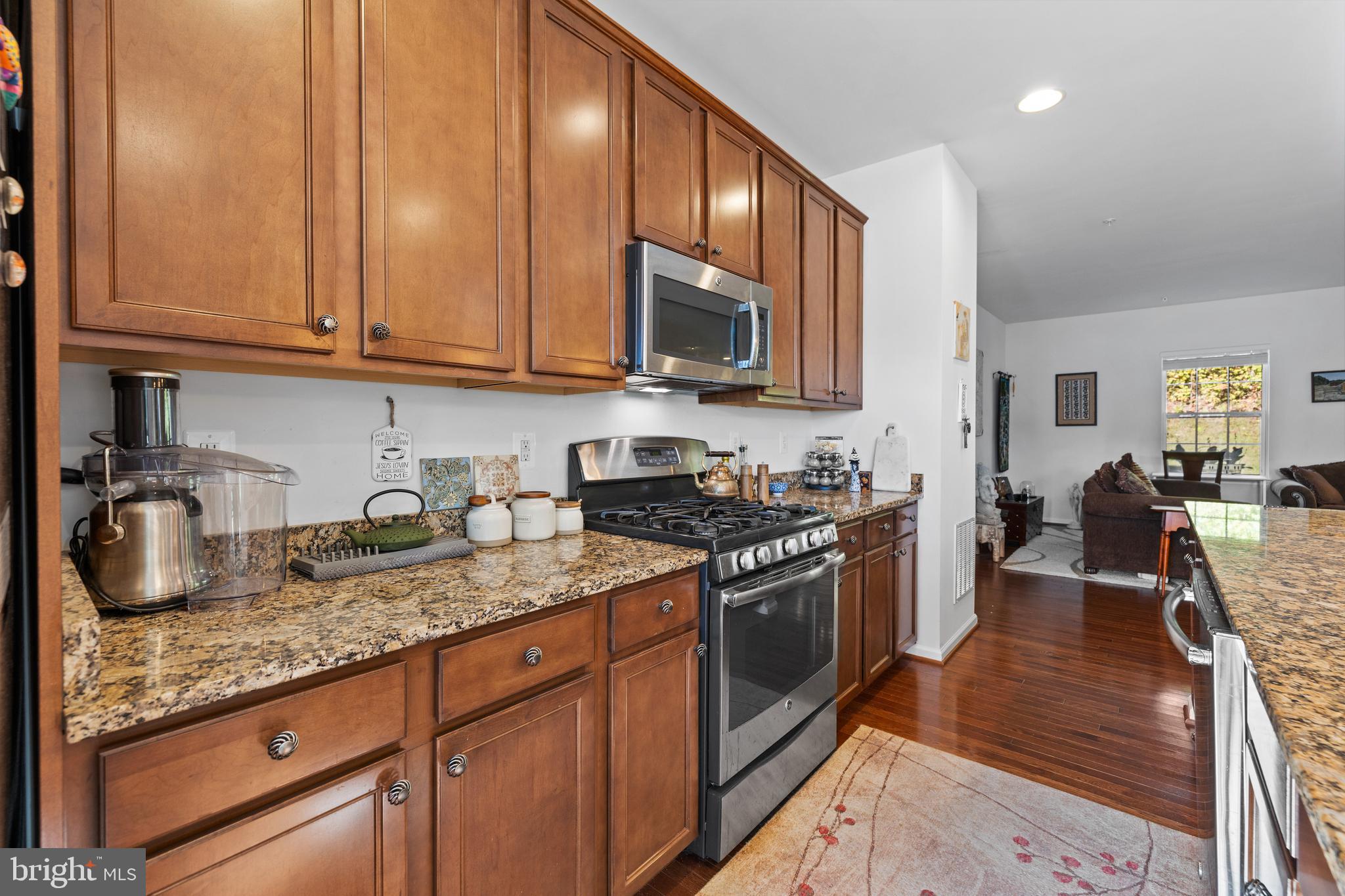 HOLLY WOODS - Residential