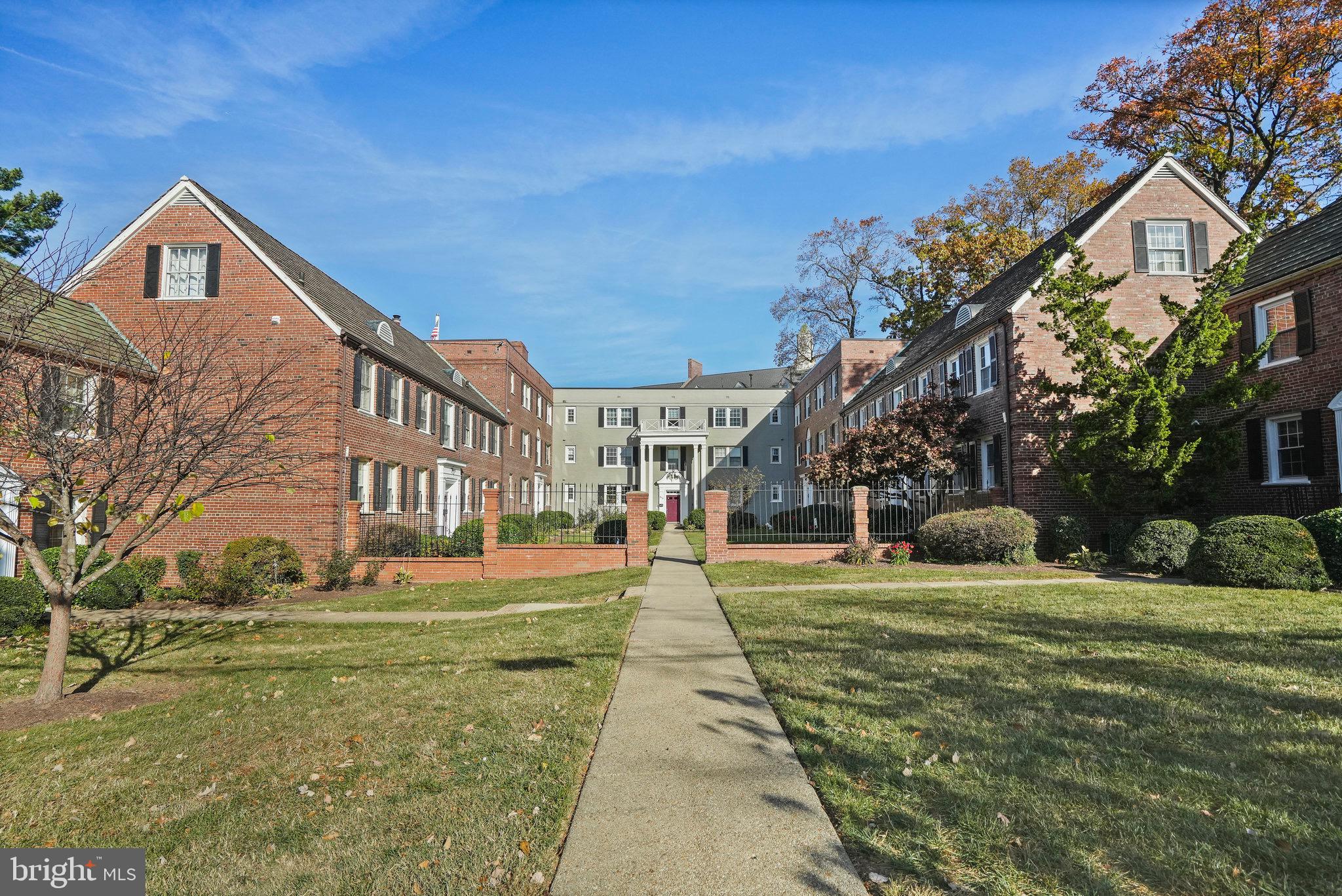 3814 V STREET SE 201
