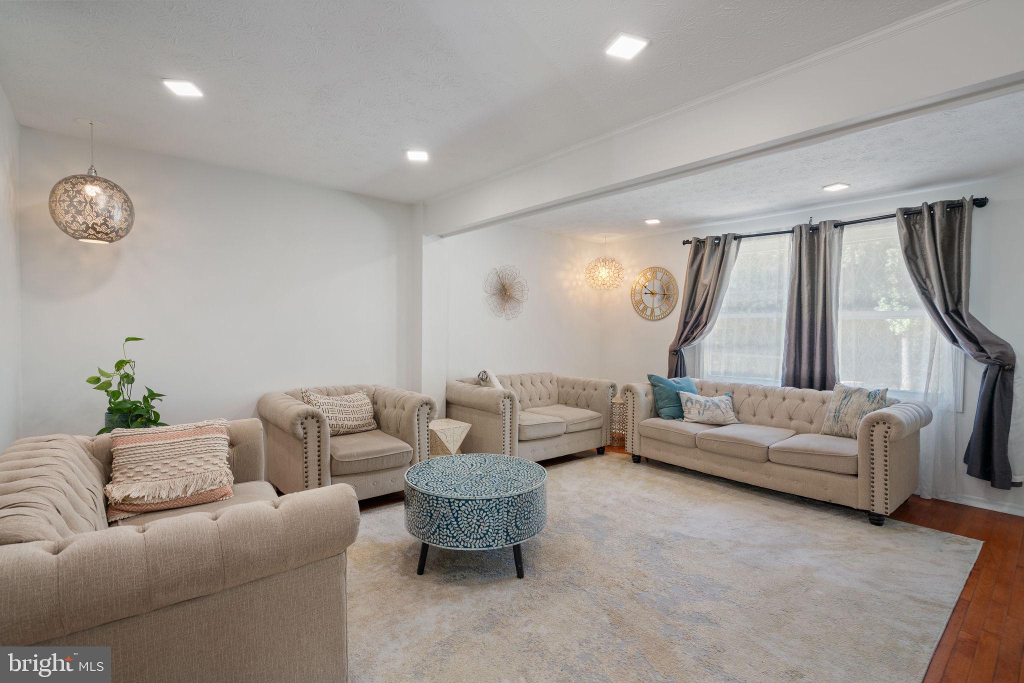 8914 GUTMAN COURT