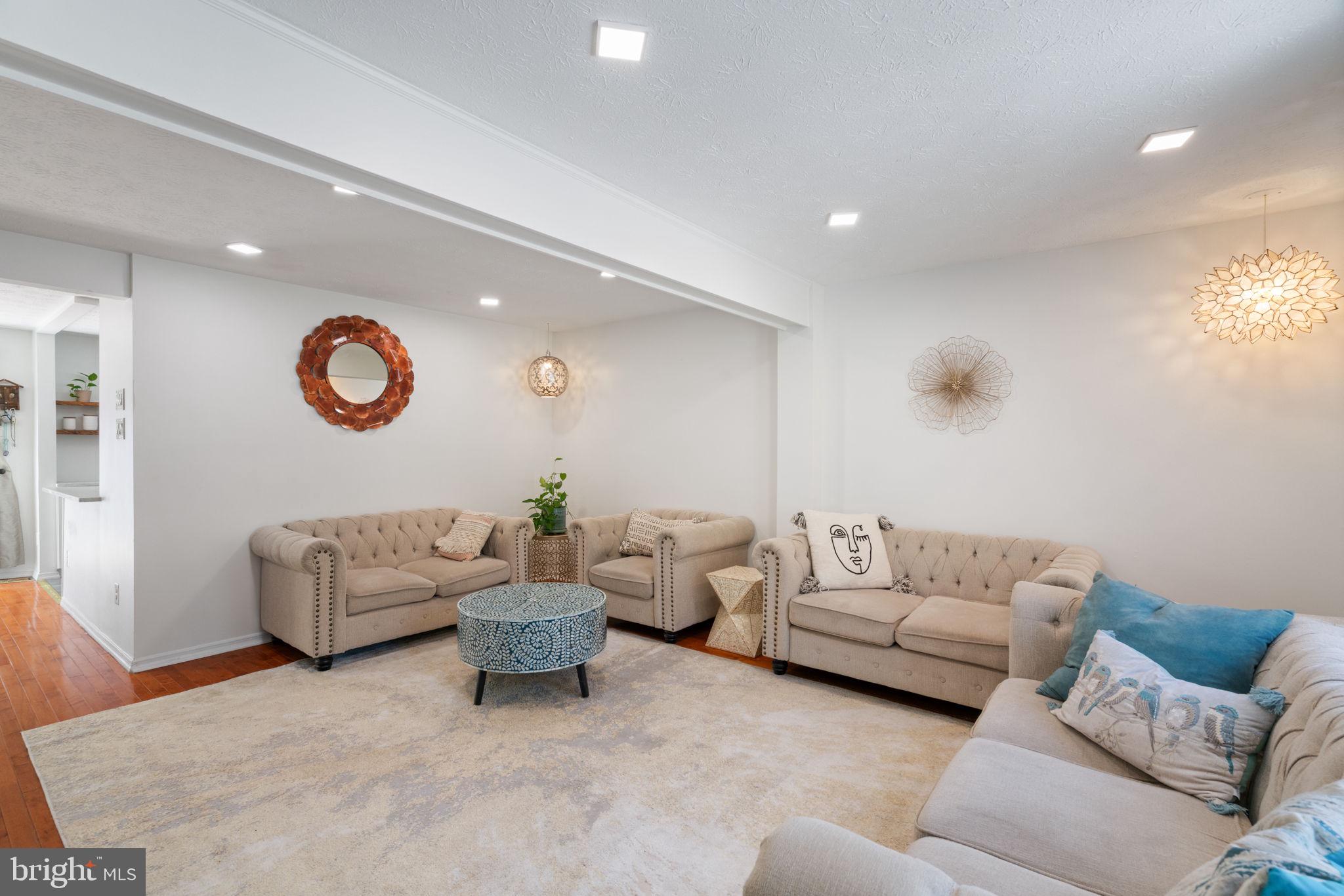 8914 GUTMAN COURT