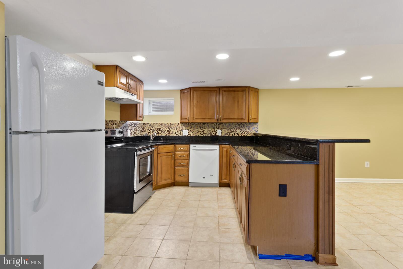 COUNTRY CLUB VIEW - Residential