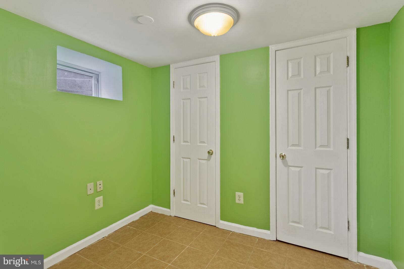 COUNTRY CLUB VIEW - Residential