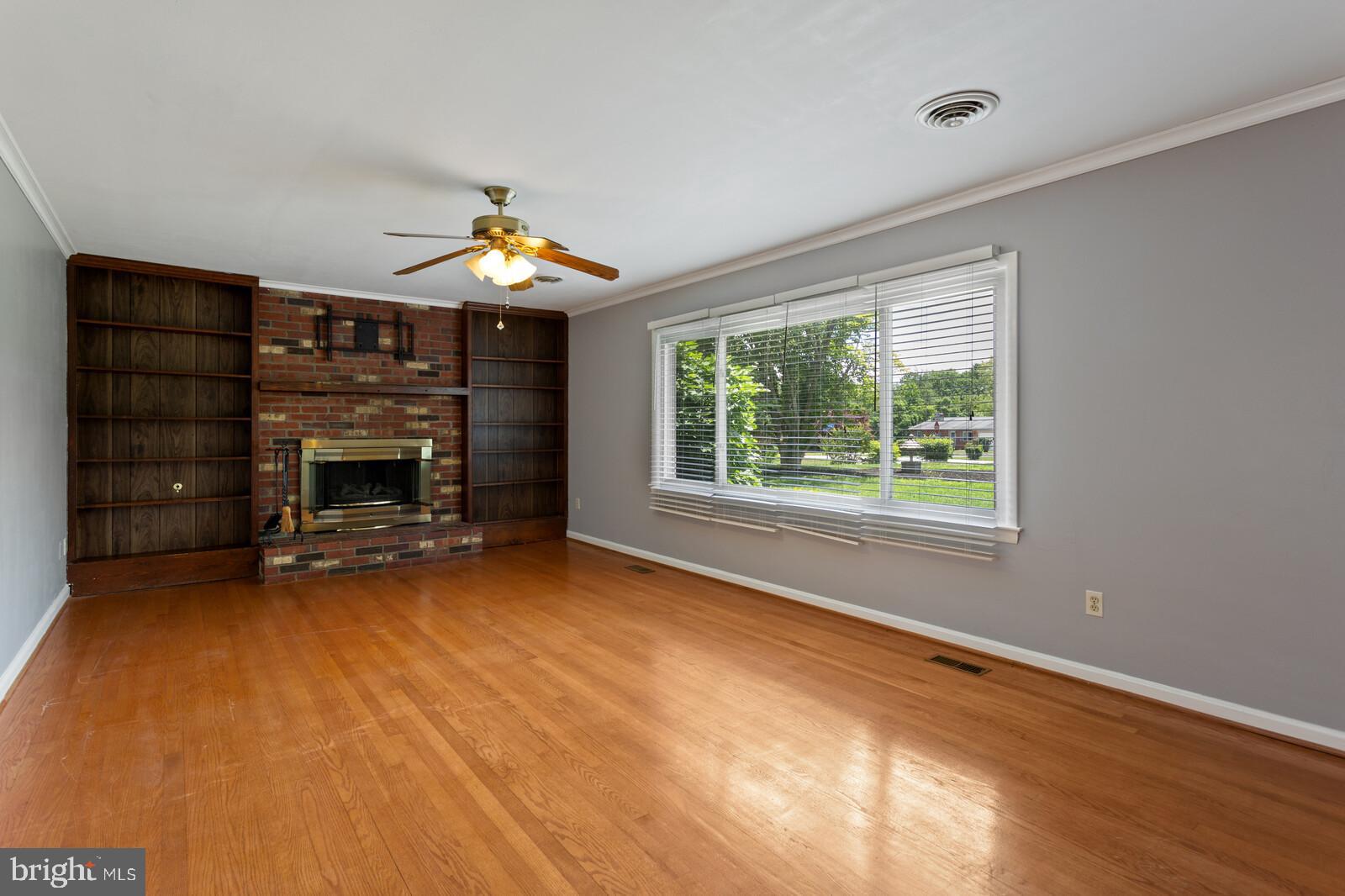 COUNTRY CLUB VIEW - Residential