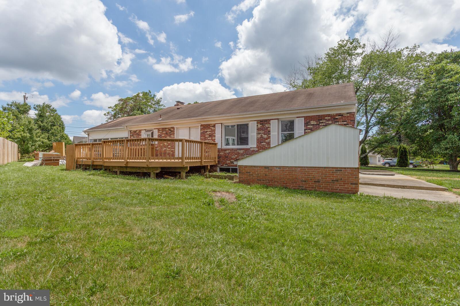 COUNTRY CLUB VIEW - Residential