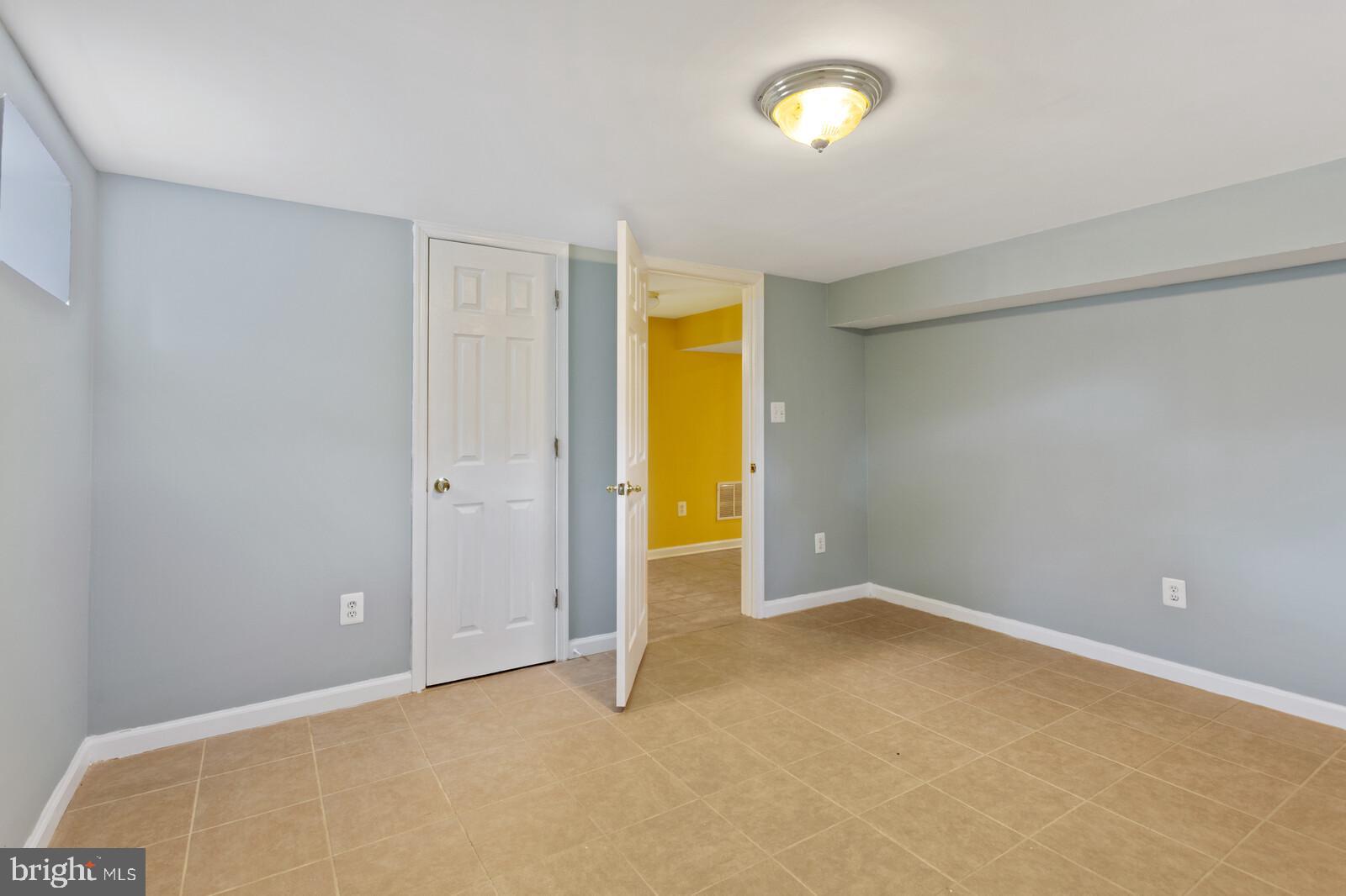 COUNTRY CLUB VIEW - Residential