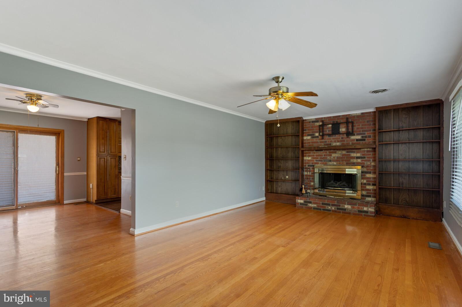 COUNTRY CLUB VIEW - Residential