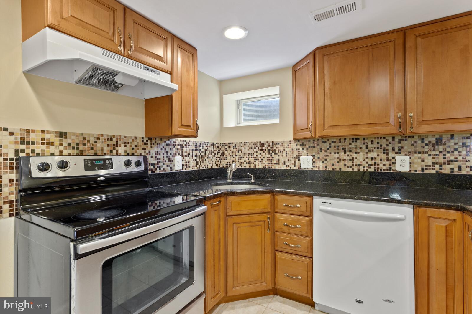 COUNTRY CLUB VIEW - Residential