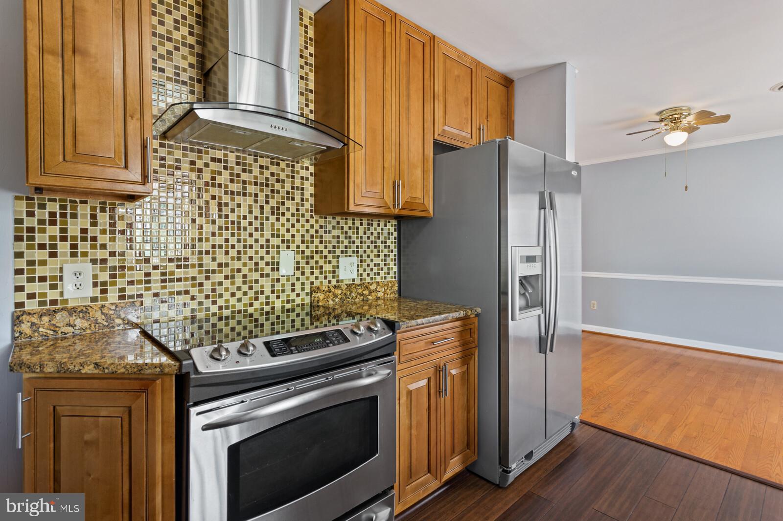 COUNTRY CLUB VIEW - Residential