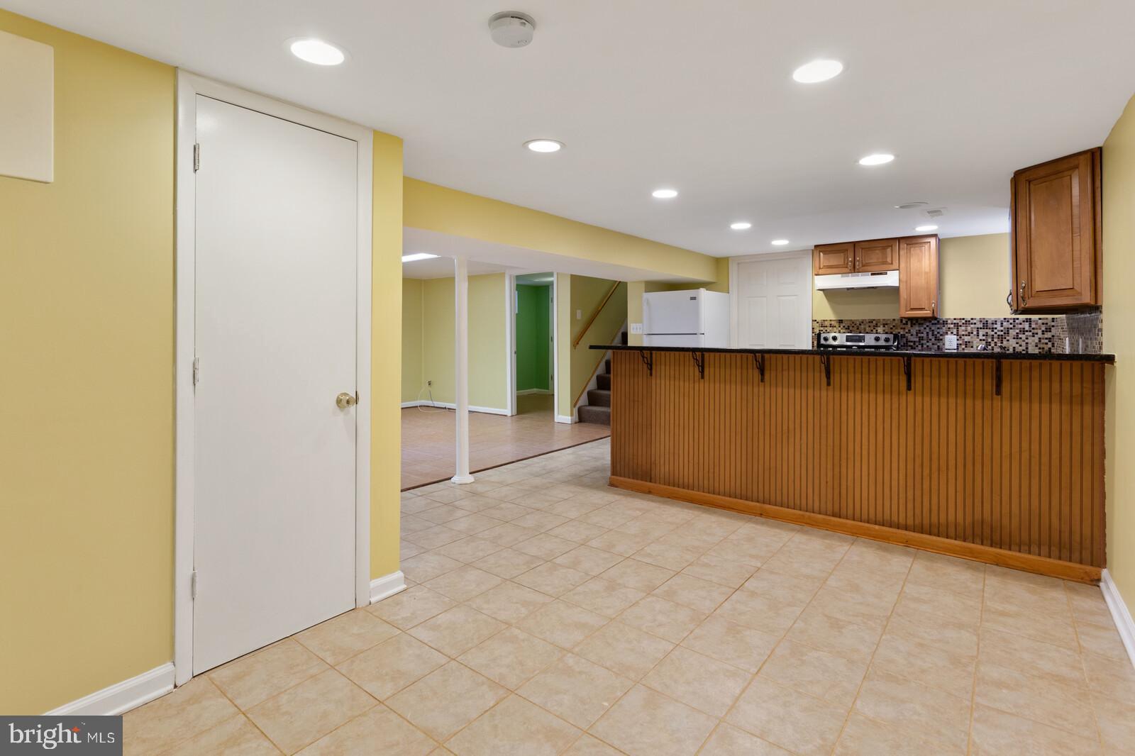 COUNTRY CLUB VIEW - Residential