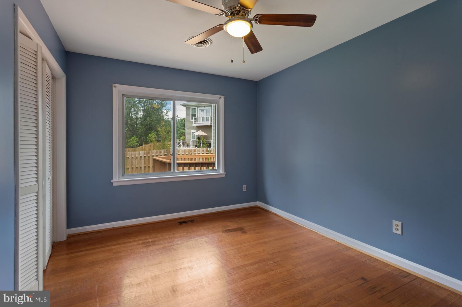 COUNTRY CLUB VIEW - Residential