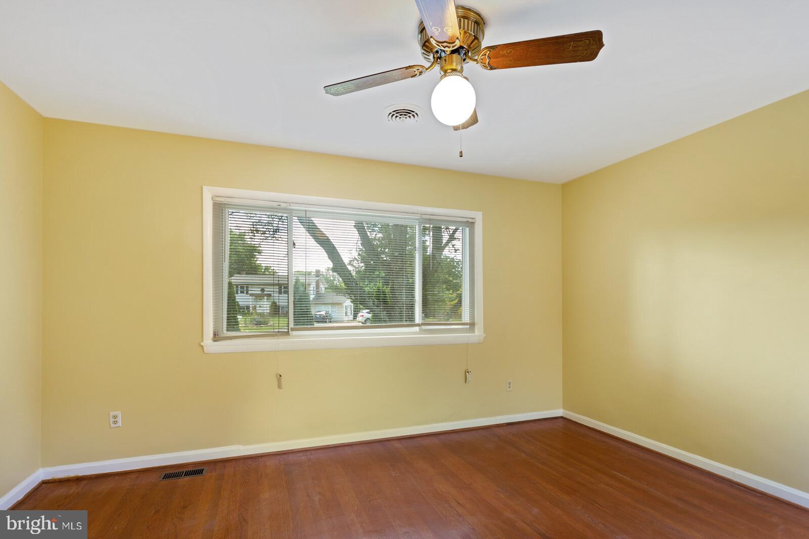 COUNTRY CLUB VIEW - Residential