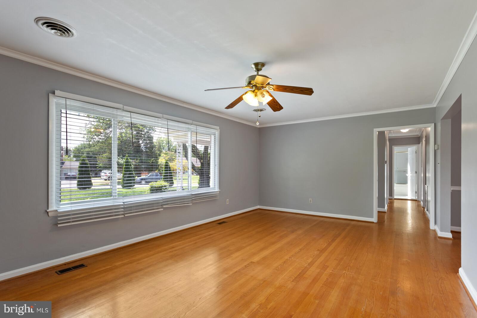 COUNTRY CLUB VIEW - Residential