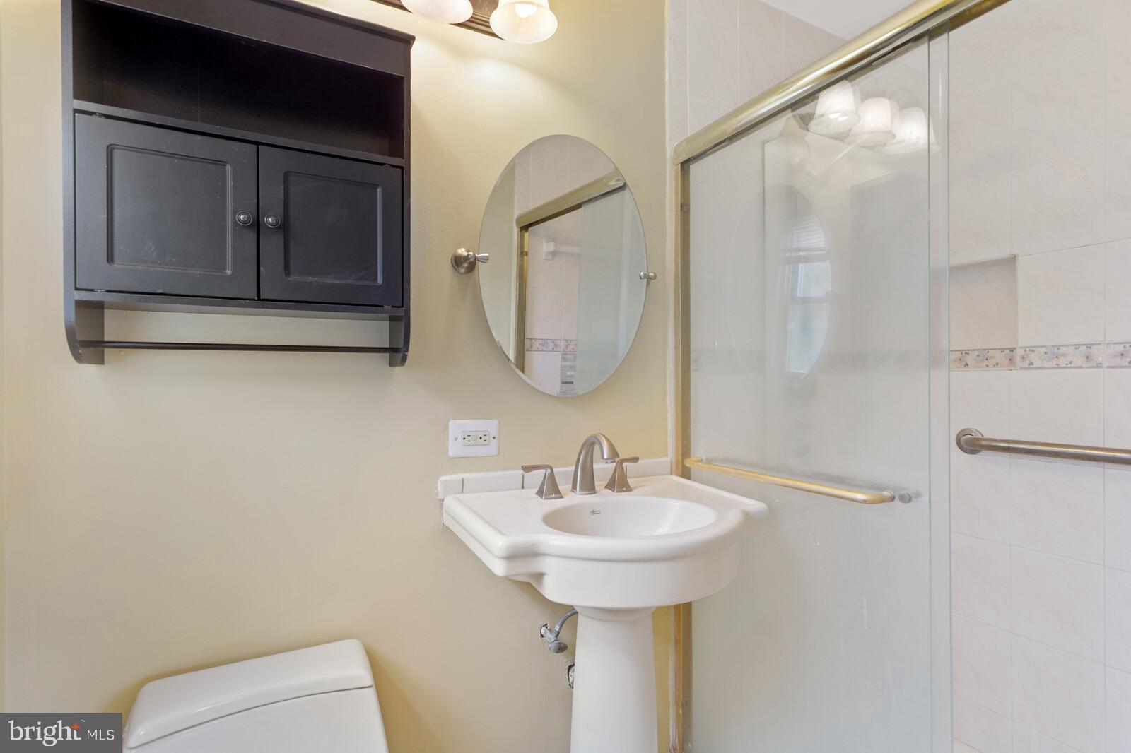 COUNTRY CLUB VIEW - Residential