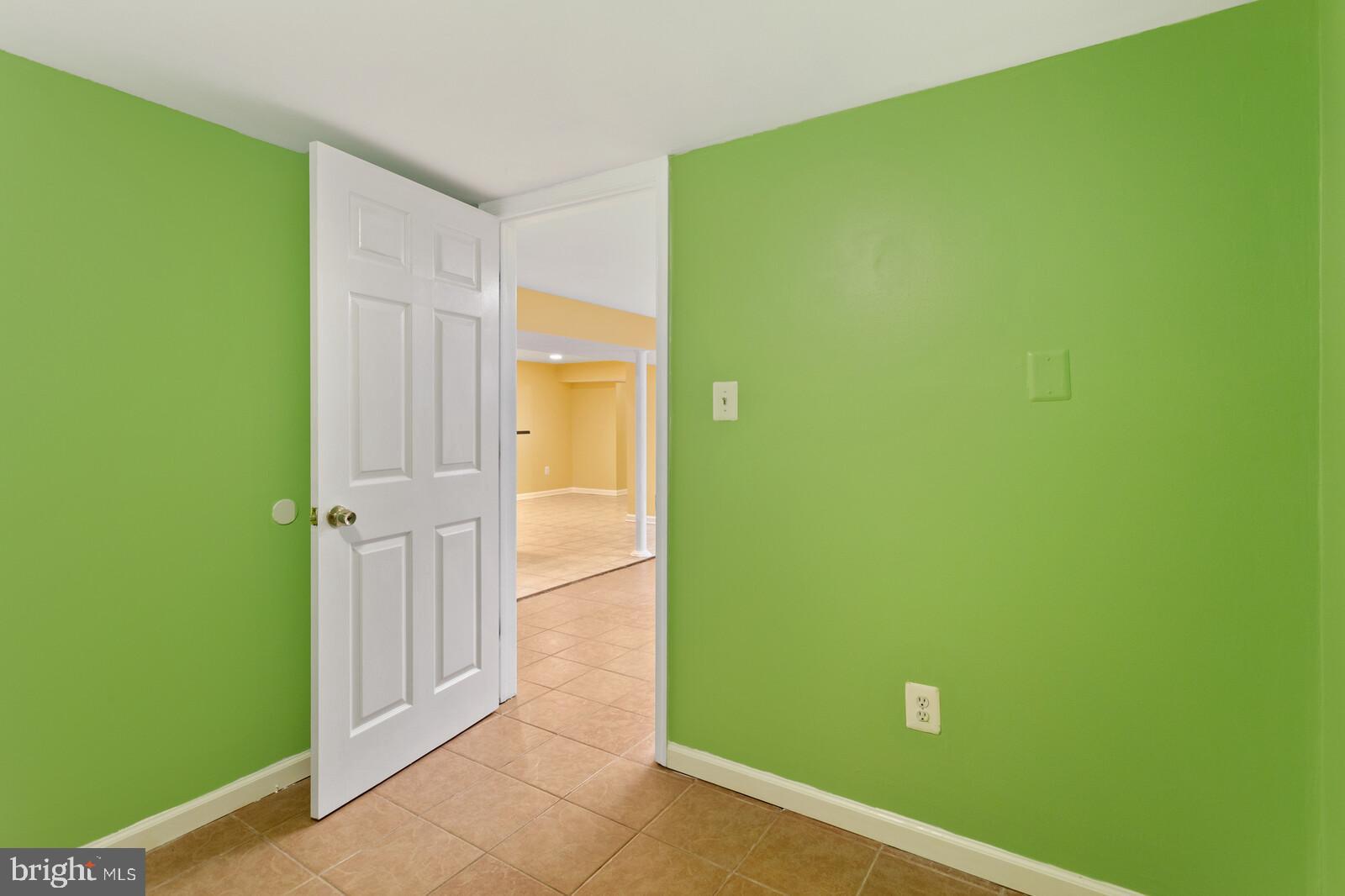 COUNTRY CLUB VIEW - Residential