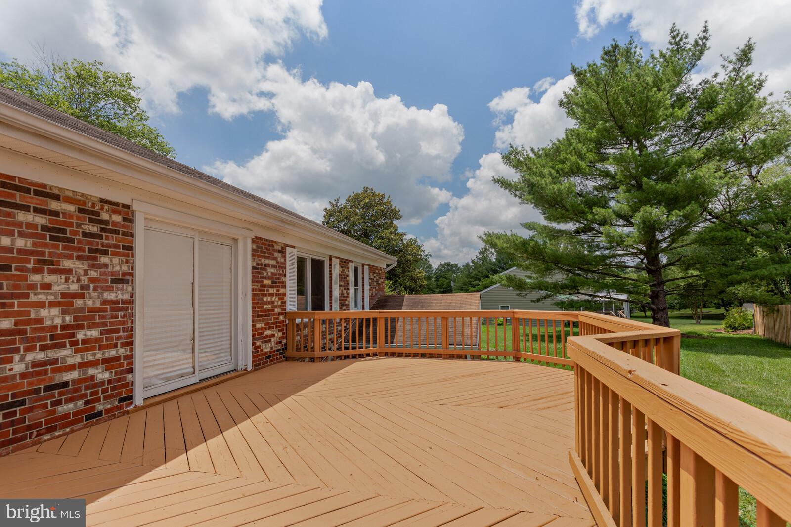 COUNTRY CLUB VIEW - Residential