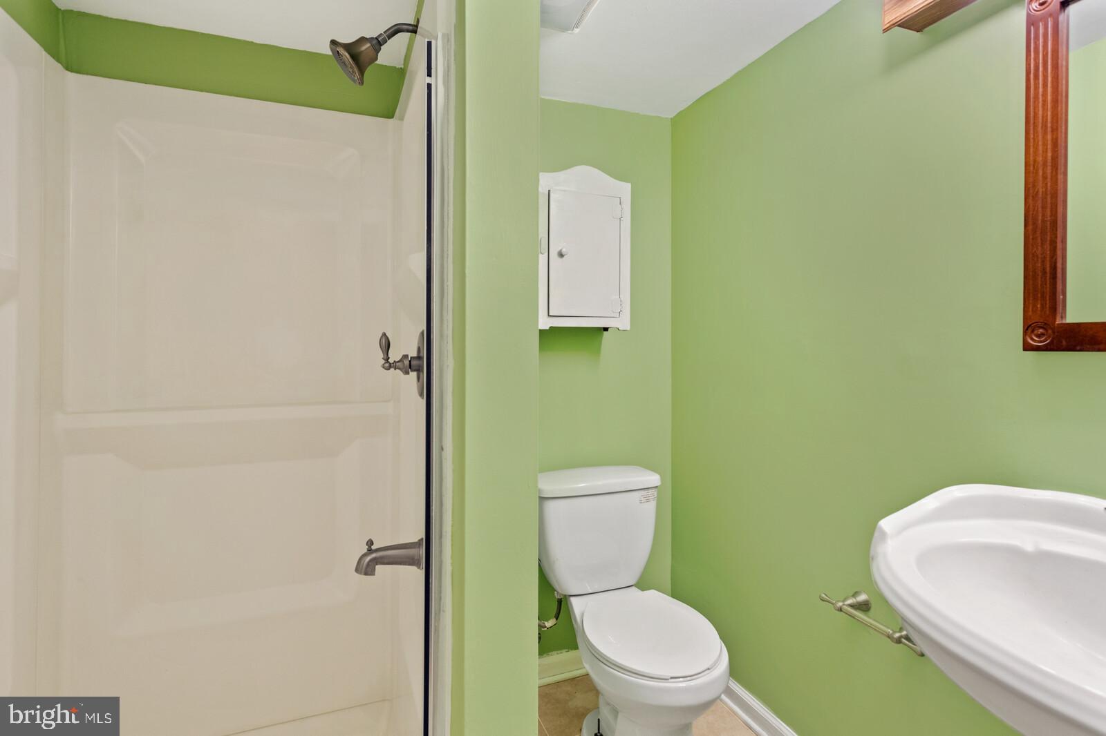 COUNTRY CLUB VIEW - Residential