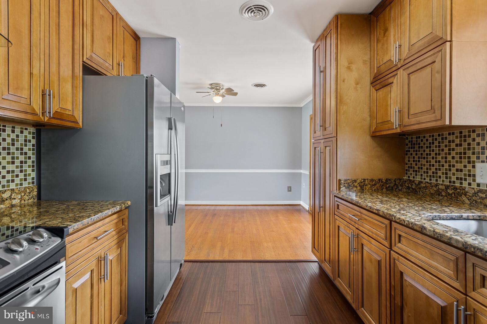 COUNTRY CLUB VIEW - Residential