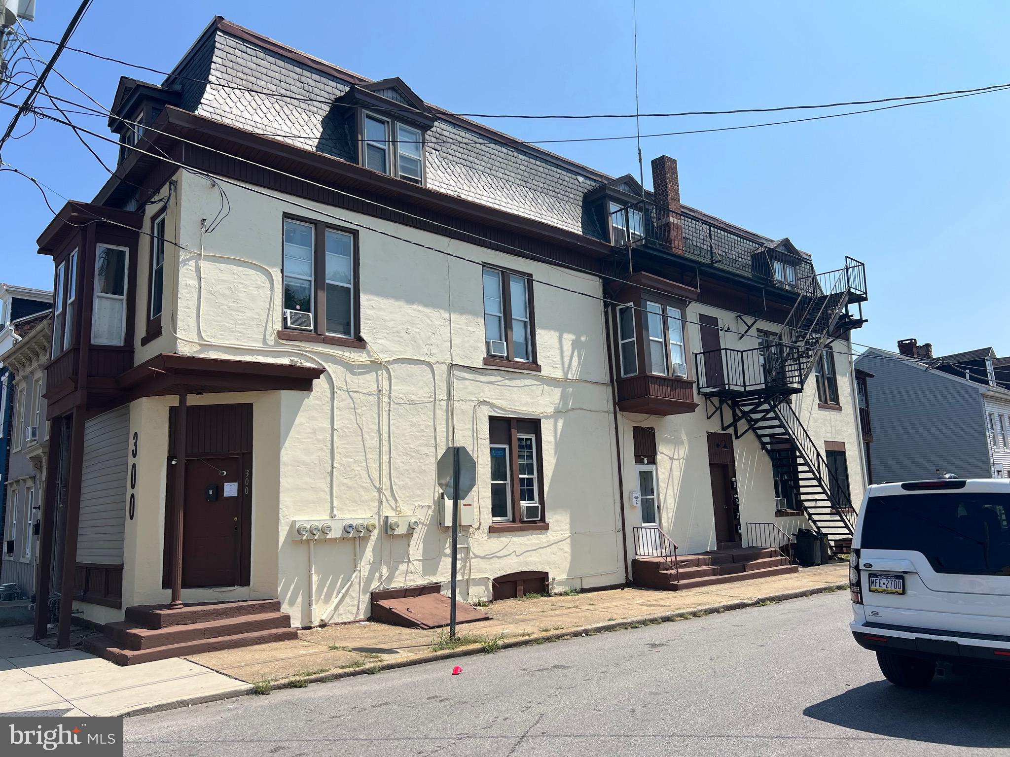 300 CHESTNUT STREET