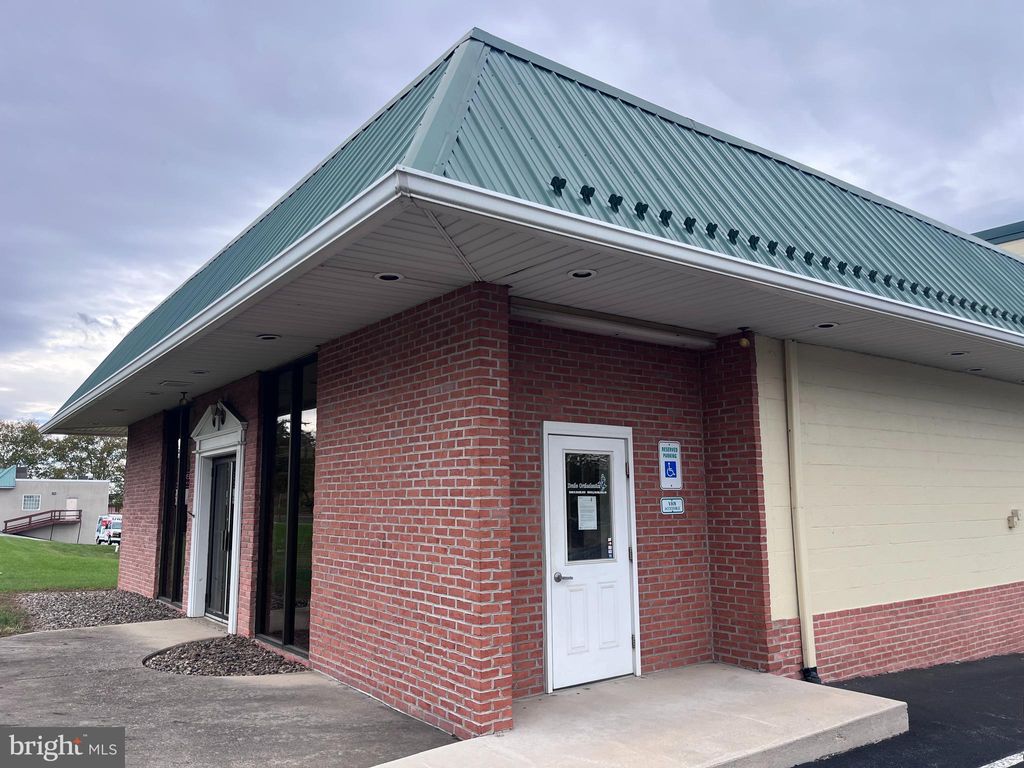 Photo of 871 W King St, SHIPPENSBURG, PA 17257 (MLS # PAFL2030680)