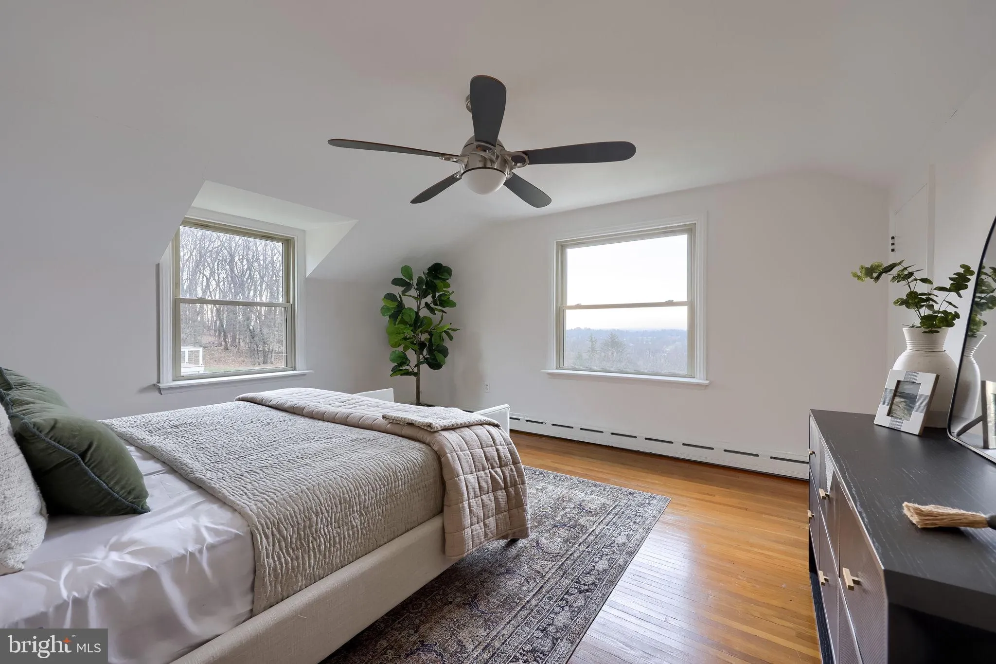 Lancaster, Pennsylvania 17601, United States, 4 Bedrooms Bedrooms, ,2 BathroomsBathrooms,Residential,Active,250885