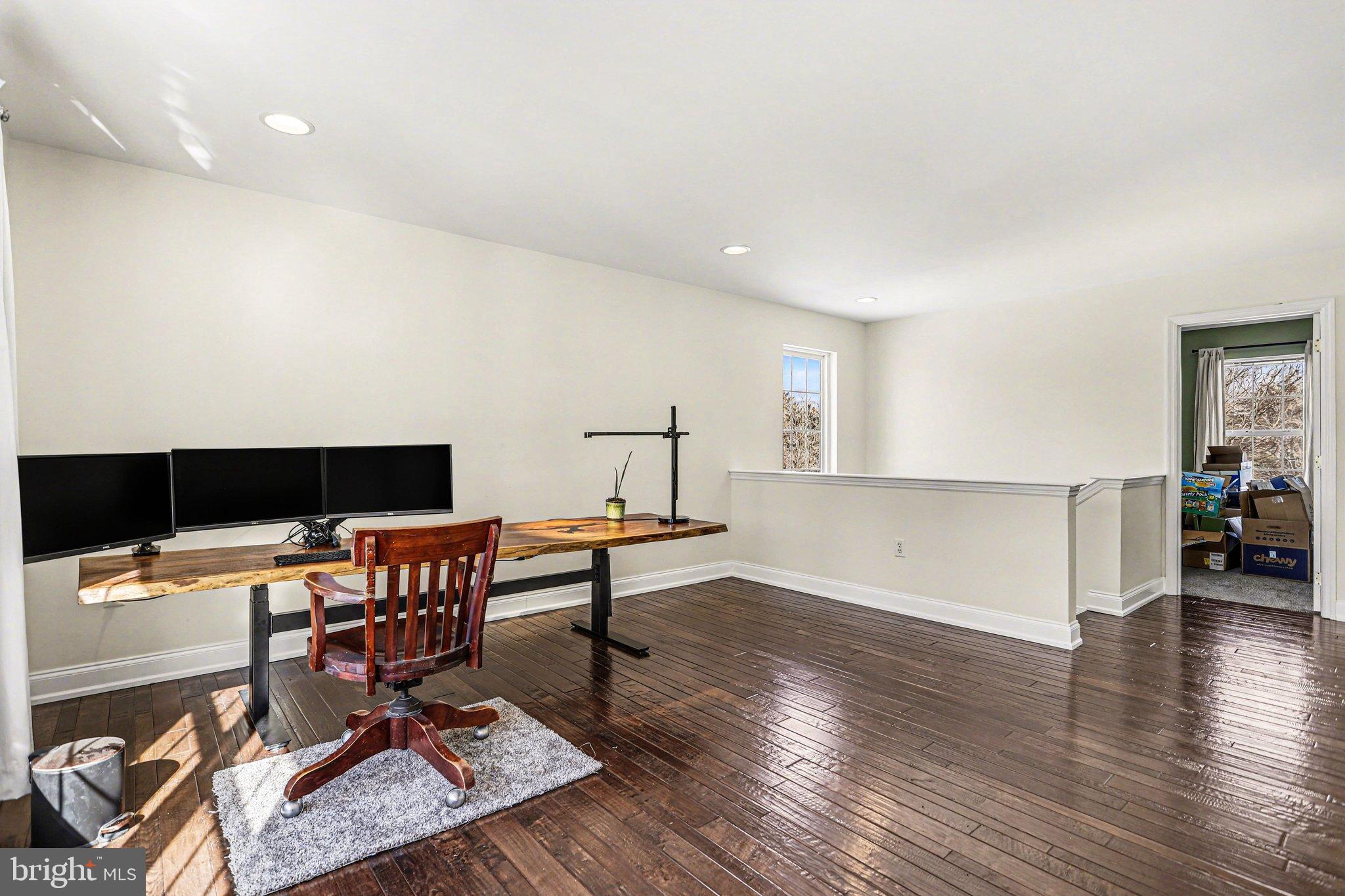 LOGANS RUN - Residential