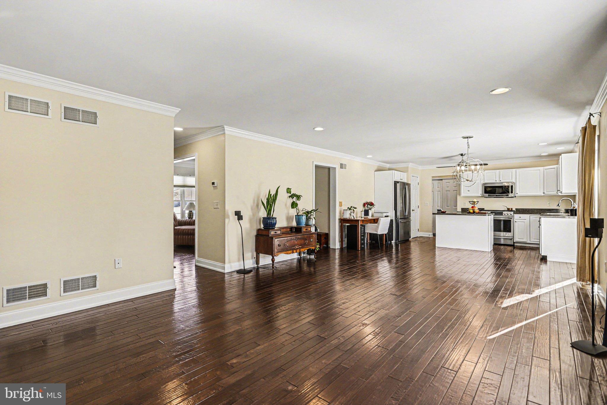 LOGANS RUN - Residential