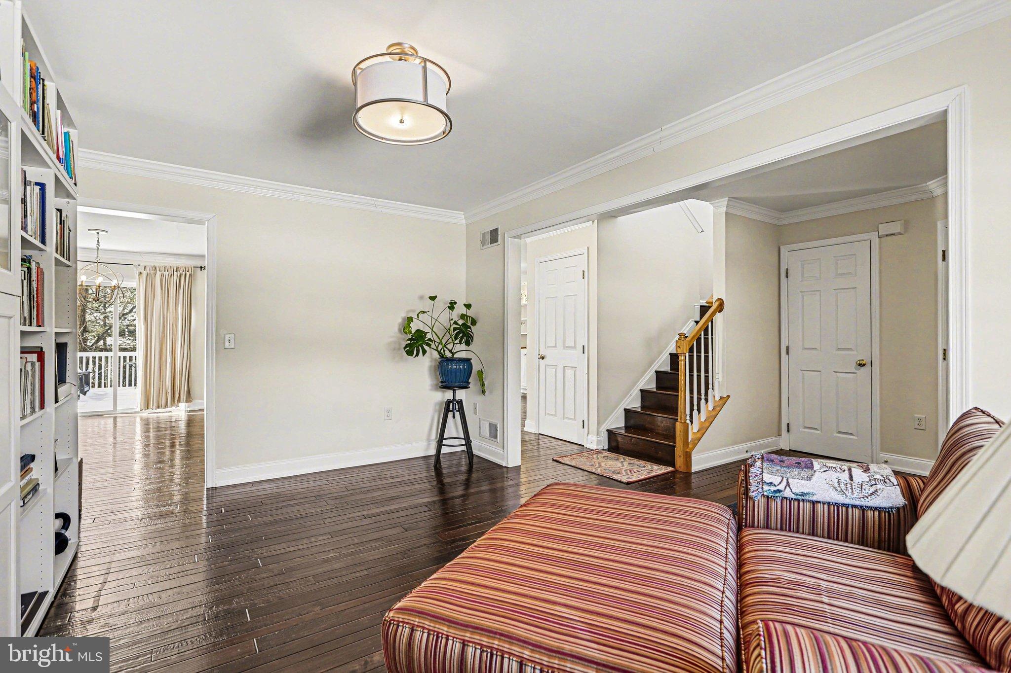 LOGANS RUN - Residential