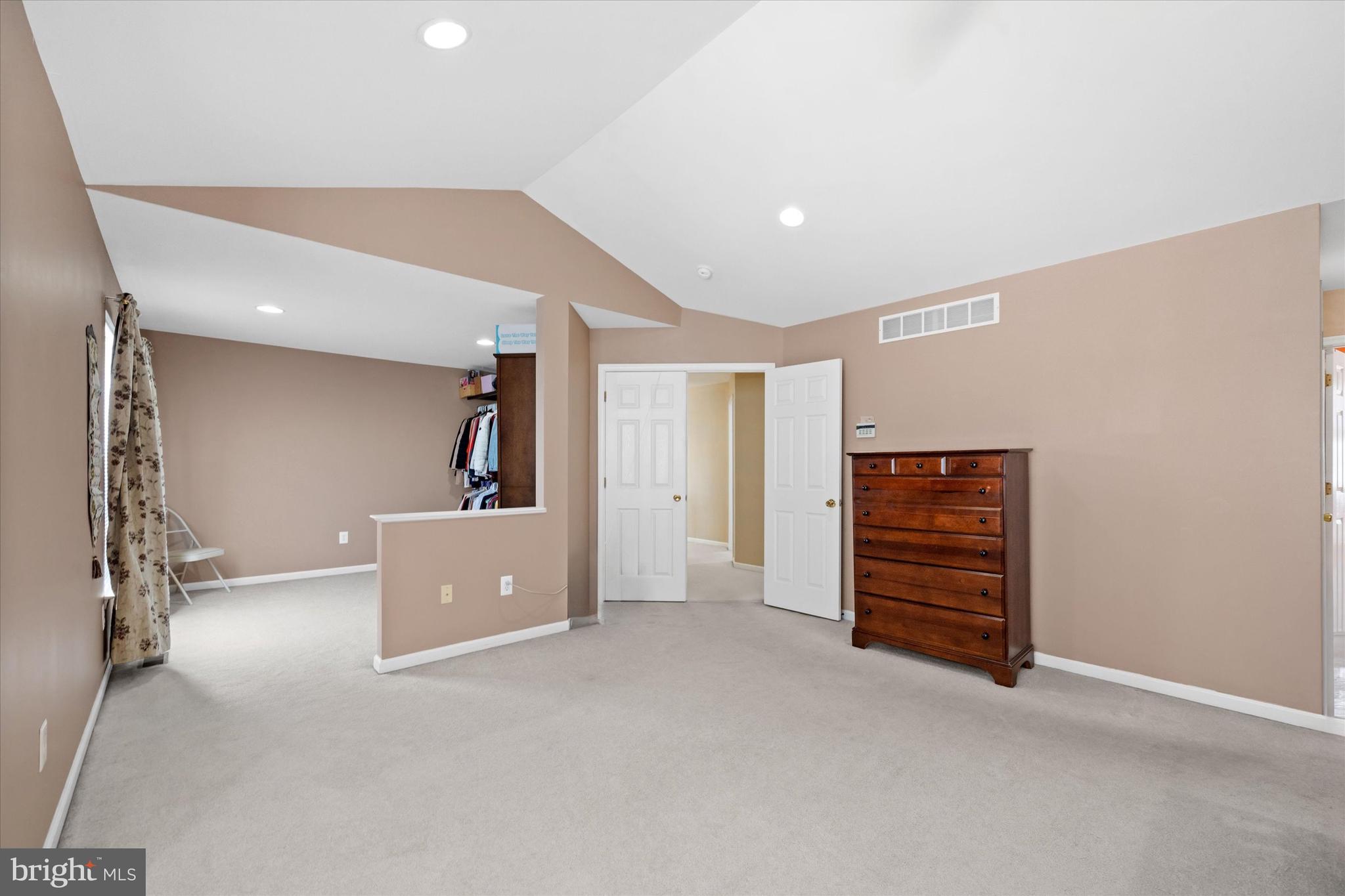 THE LEGENDS - Residential