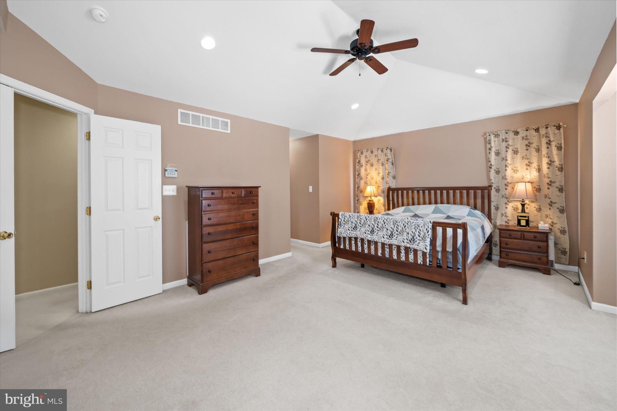 THE LEGENDS - Residential