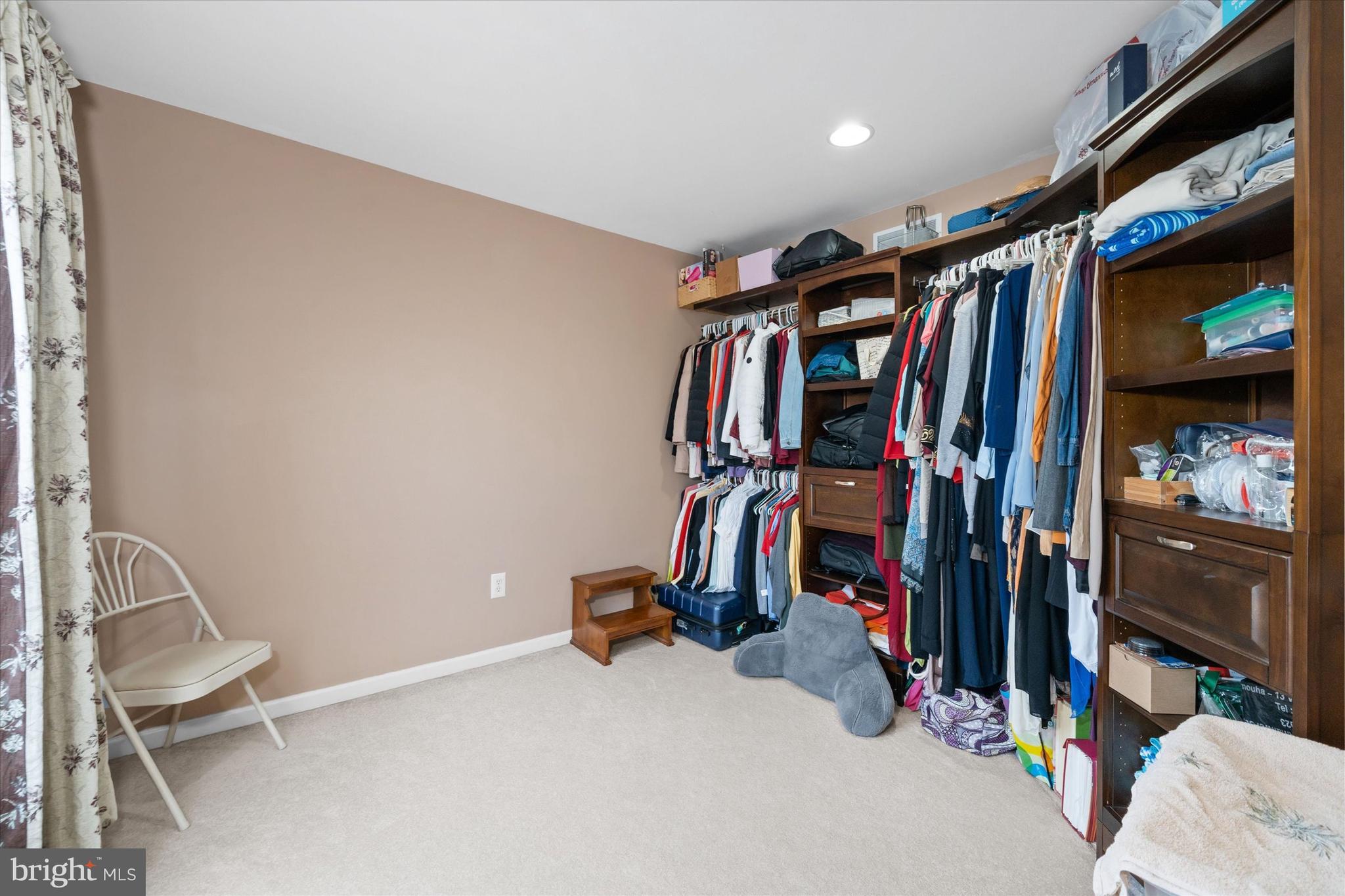 THE LEGENDS - Residential