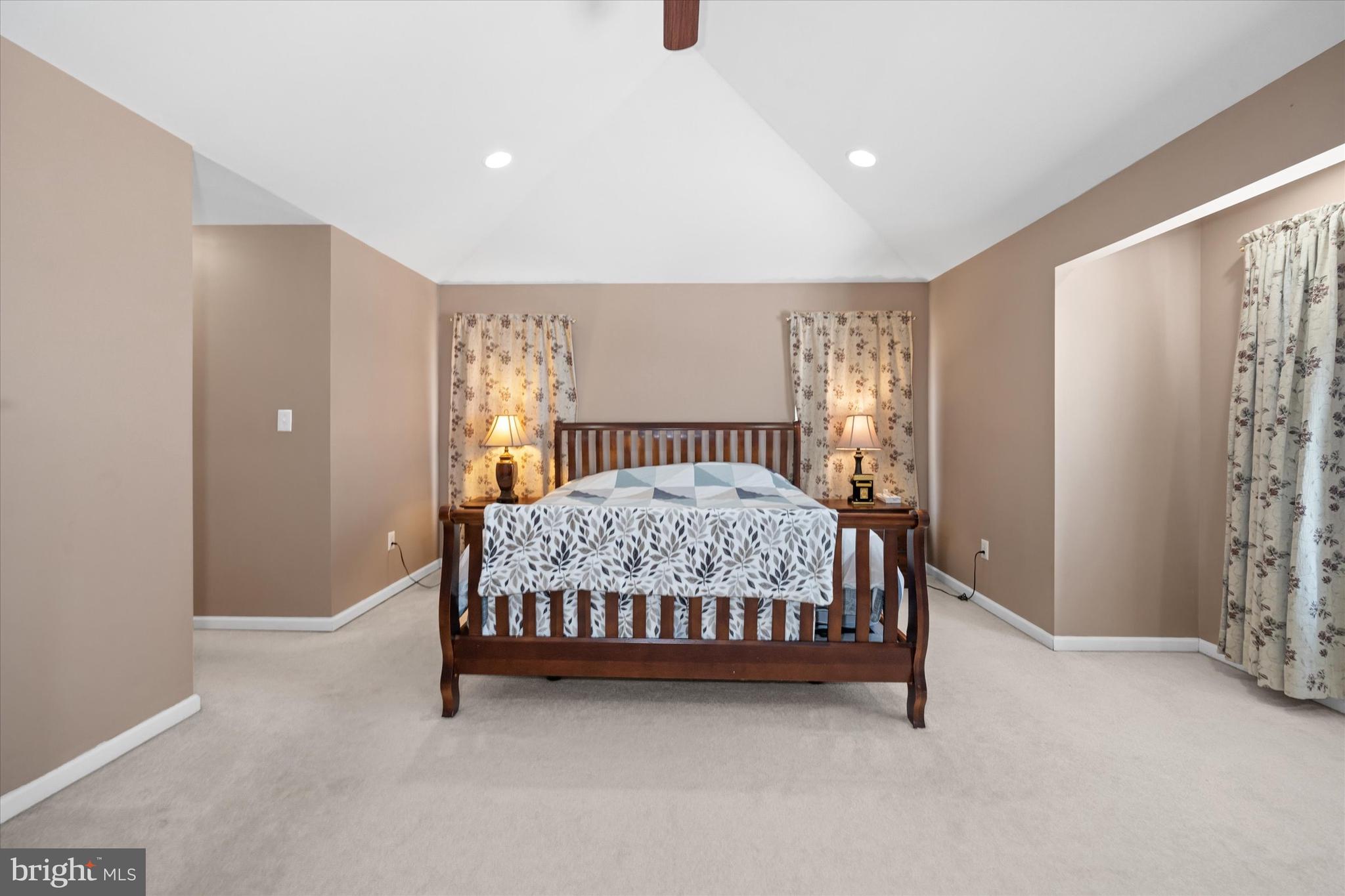 THE LEGENDS - Residential