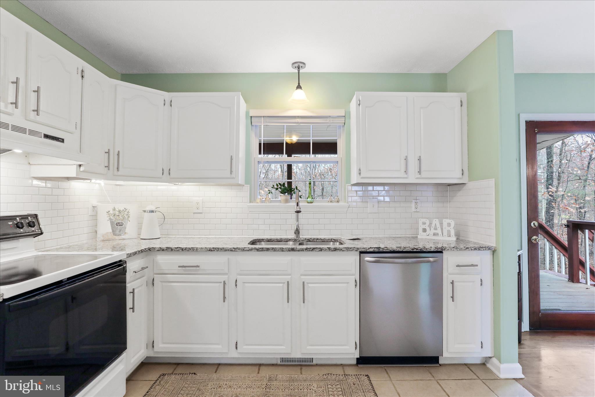 FOXCREST MANOR - Residential