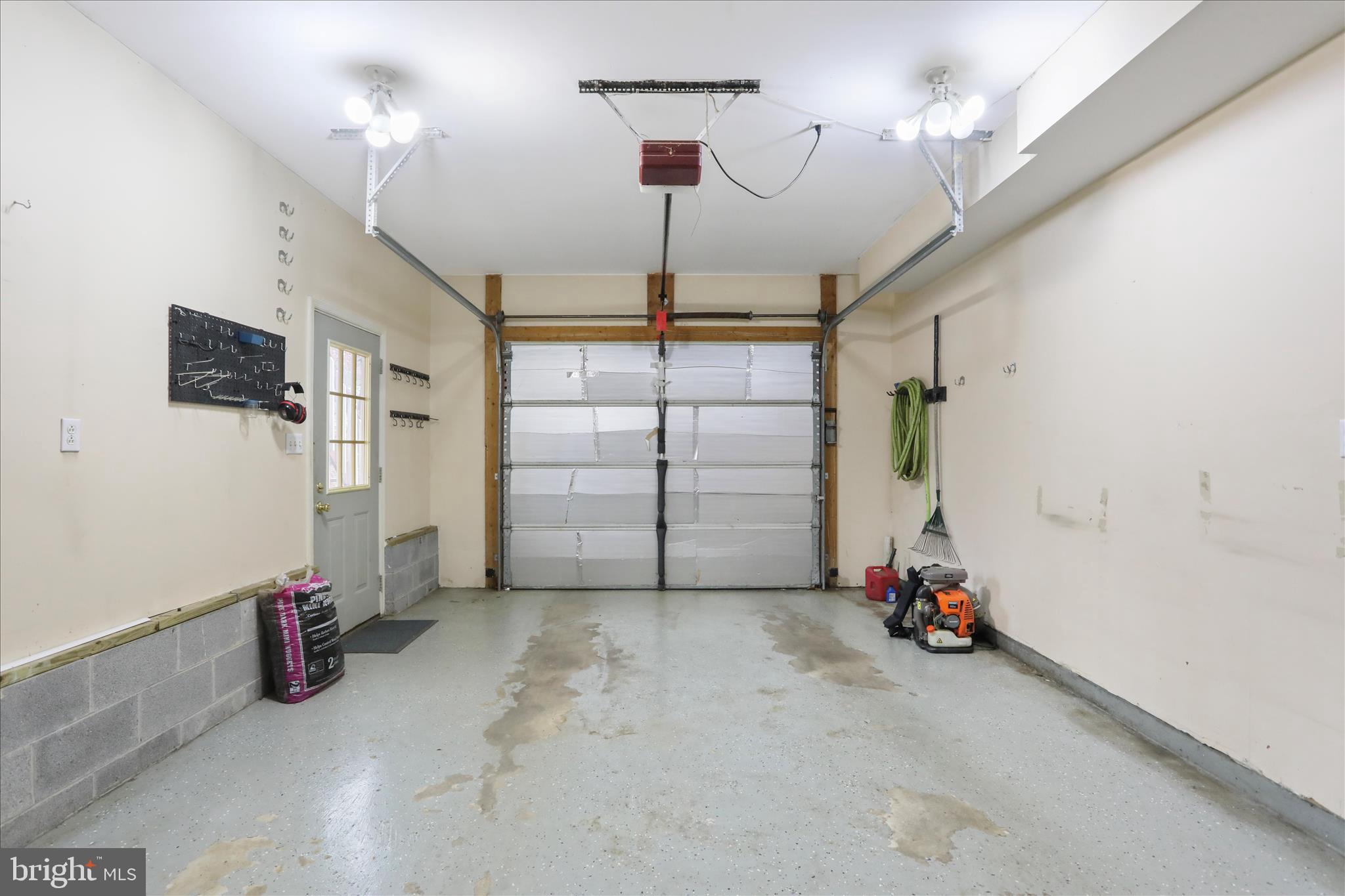 FOXCREST MANOR - Residential