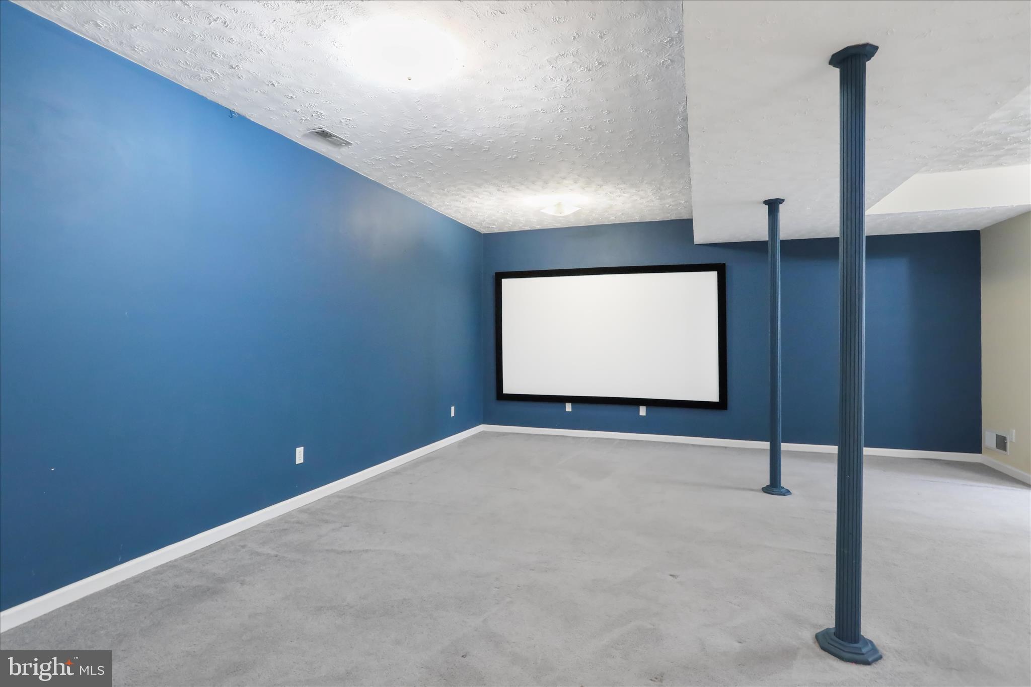 FOXCREST MANOR - Residential