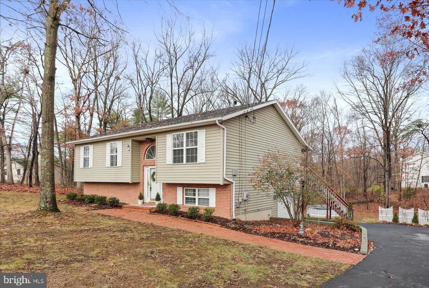 Welcome Home to 26 Powder Mill Ct!
Peacefully positioned on a cul-de-sac in Inwood, this 4-bed / 3-bath home sits on a serene 1.15 acre lot and offers  2,100 sq ft of versatile living space. 2nd floor features a well-appointed kitchen, dining area and living room that open to a covered deck overlooking mature trees and yard. The lower level is fully finished with an extra living/rec room, bonus room & full bath – perfect for guests, teenagers or home office. Attached single garage, ample driveway, and a quiet street make everyday life easy and comfortable. Located in Berkeley County with  convenient access to the Eastern Panhandle commuter corridor. 
Main level carpets replaced  2023
Kitchen remodel 2022
Wood floors refinished 2022
Roof replaced 2018
Hvac replaced 2017
Well pump replaced 2016
Don’t miss this blend of space, value and lifestyle — schedule your tour today!