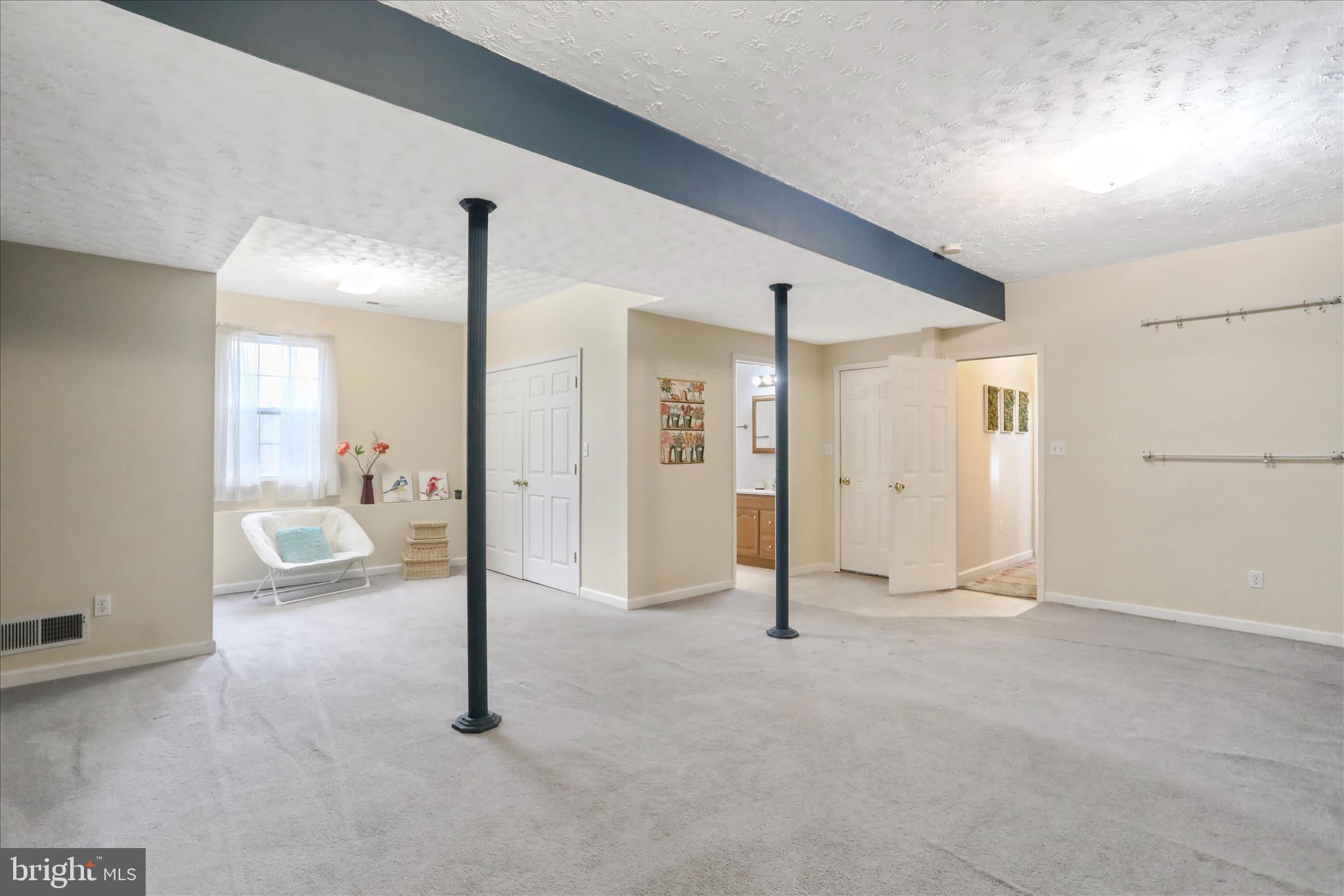 FOXCREST MANOR - Residential