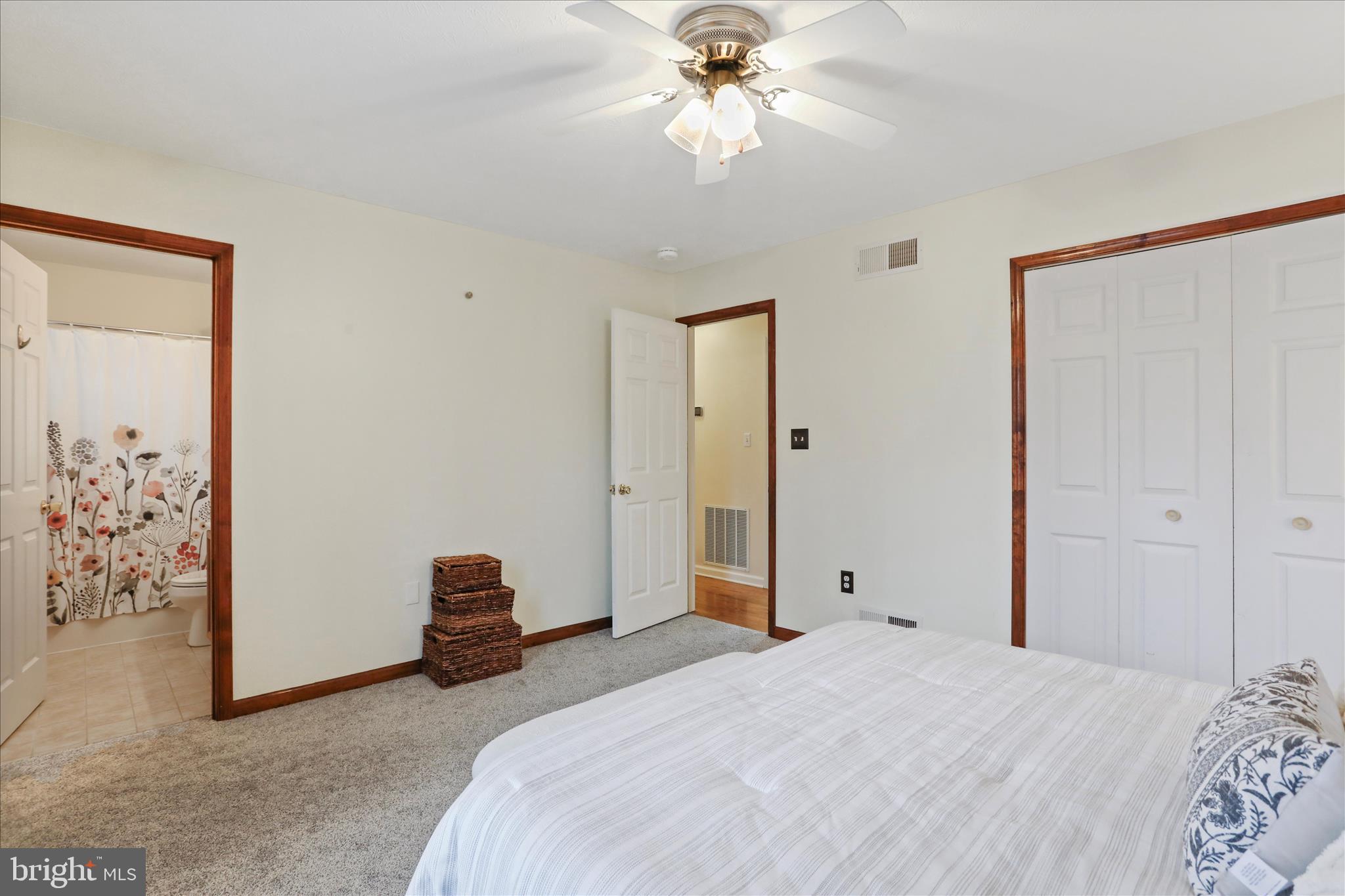 FOXCREST MANOR - Residential