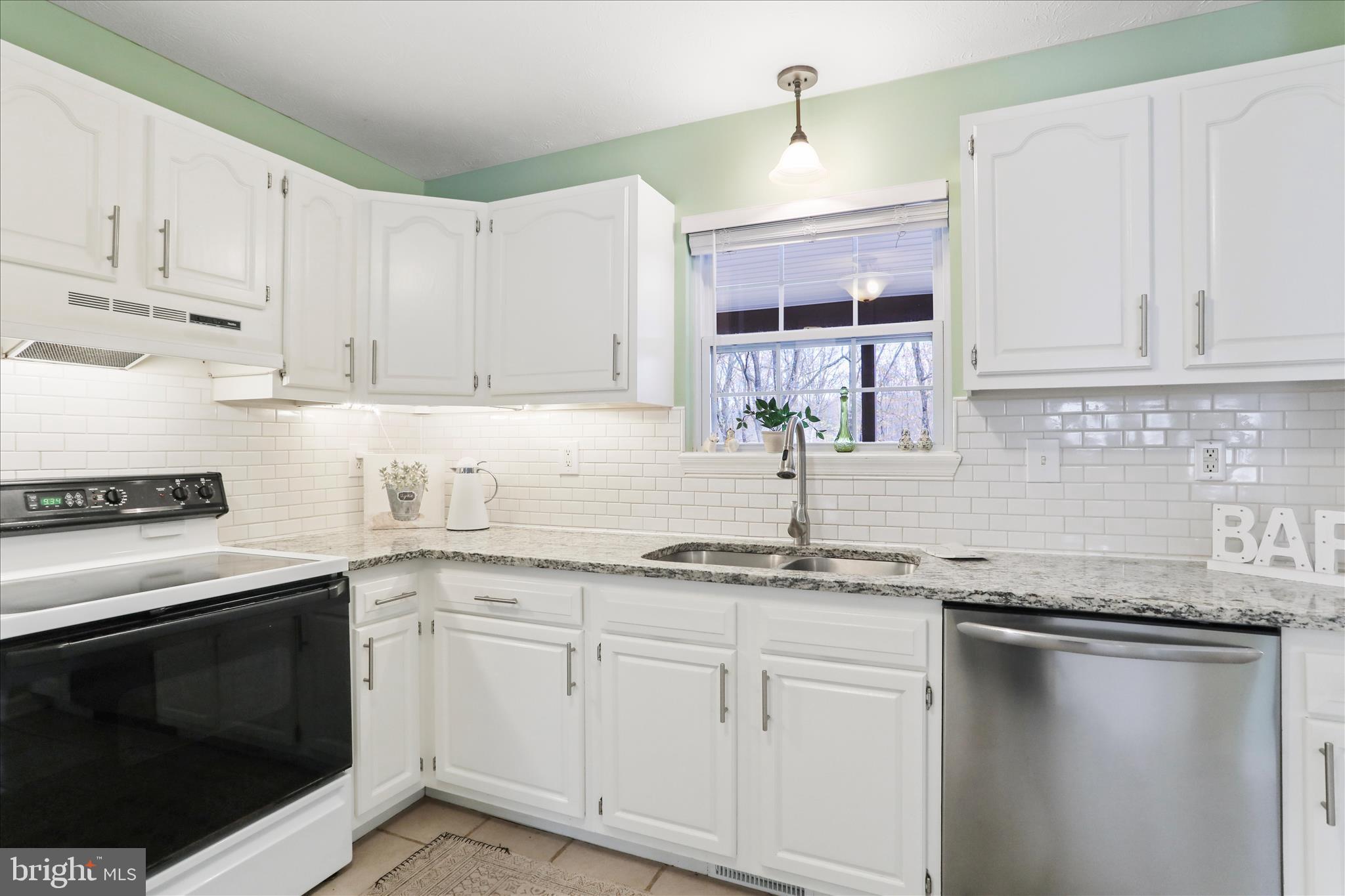 FOXCREST MANOR - Residential