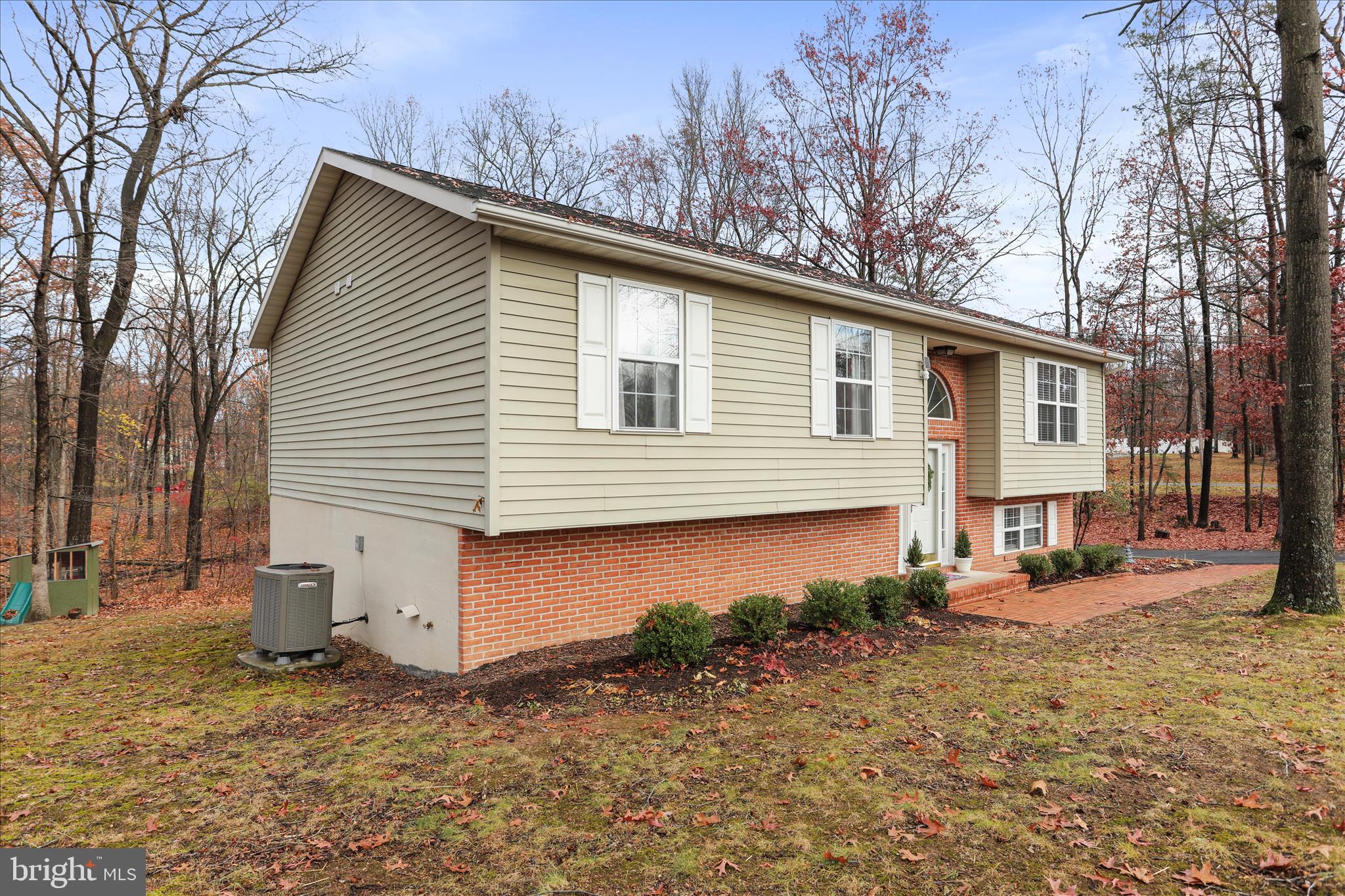 FOXCREST MANOR - Residential