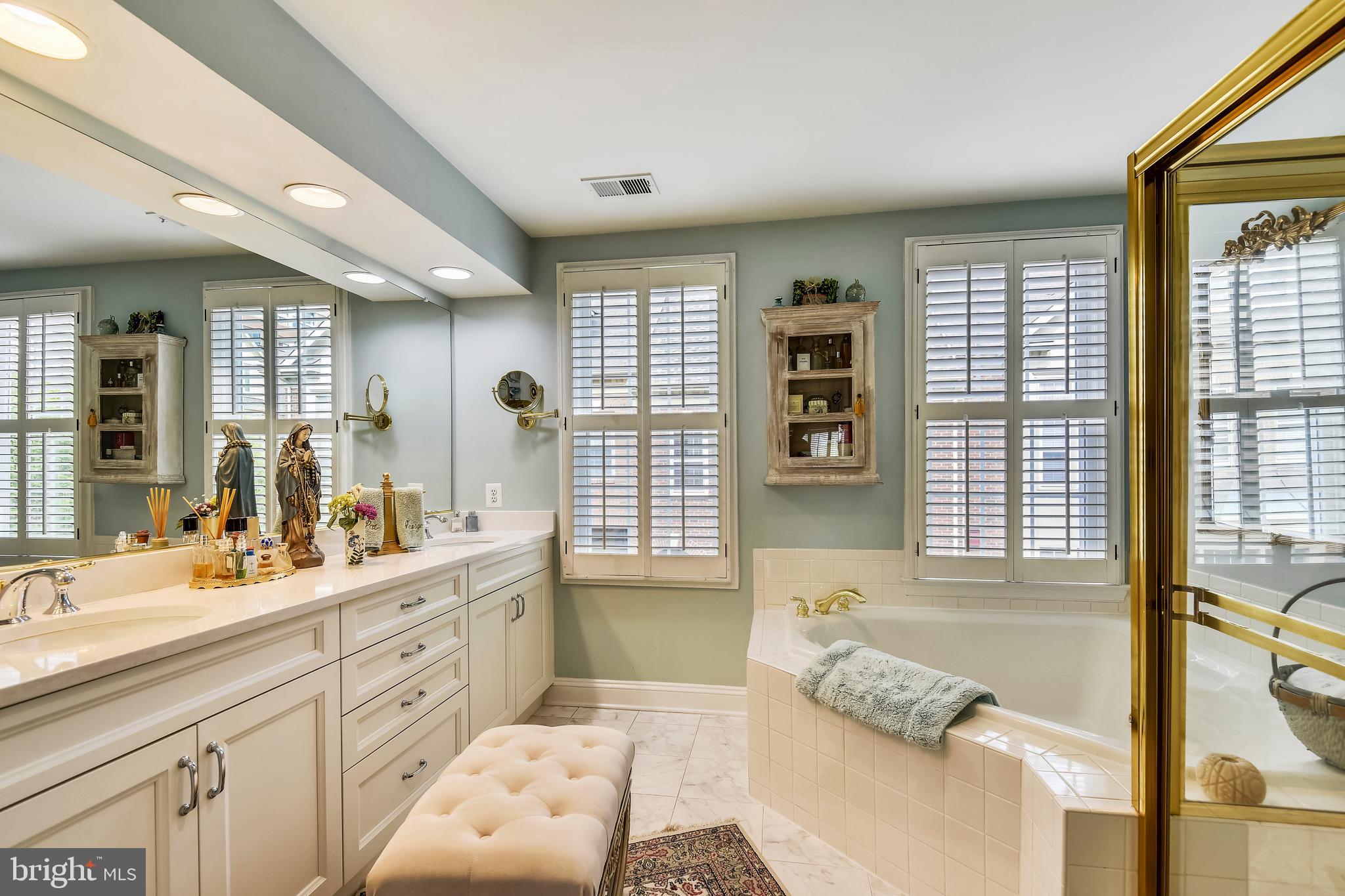 RIVERGATE - Residential