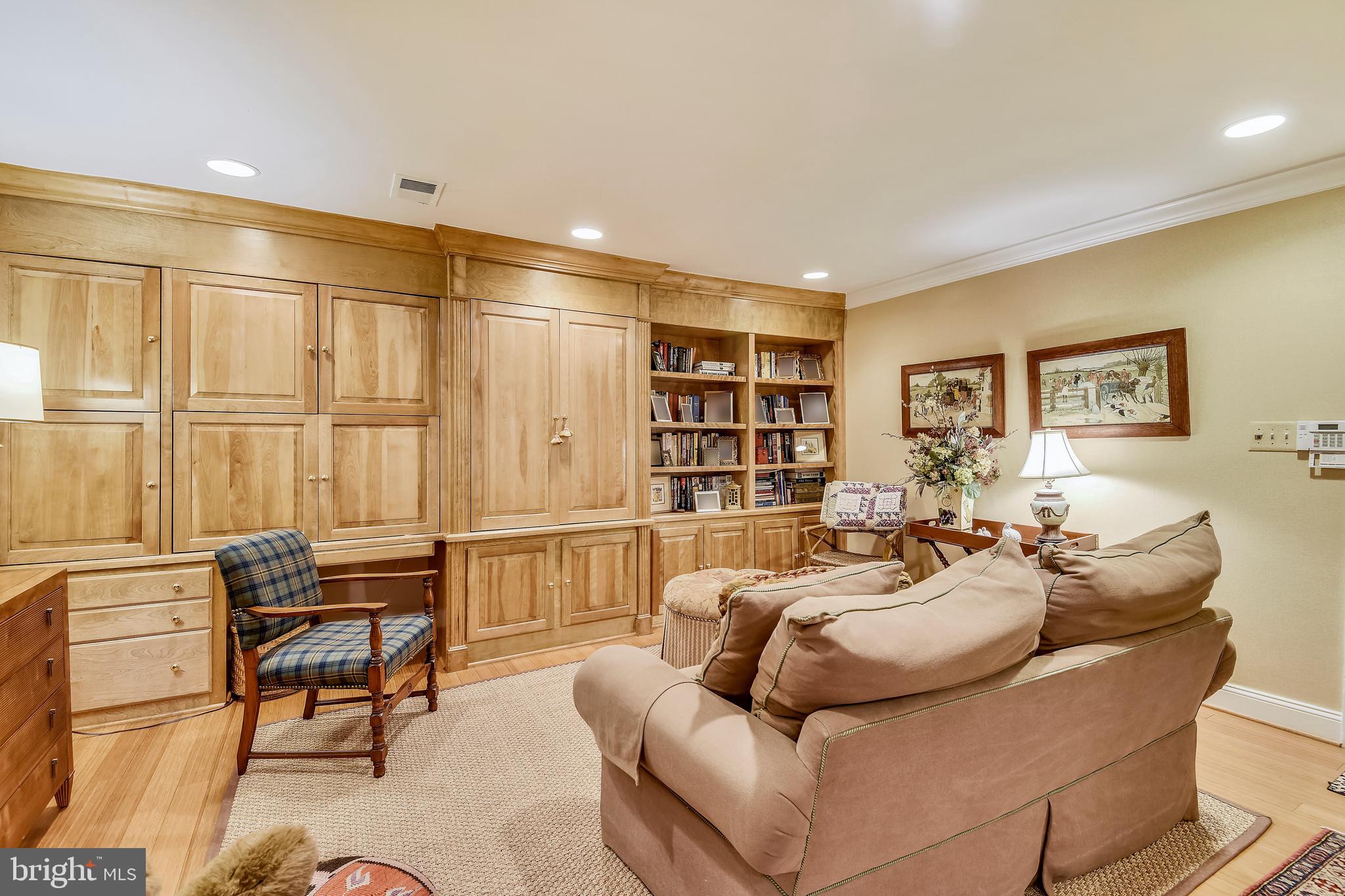 RIVERGATE - Residential